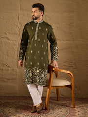 Ethnic Bay Men Olive Vertican Solid Embroidered Straight Kurta-MKU1319