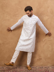 Ethnic Bay Men White Silk Blend Solid Embroidered Straight Kurta-MKU1444