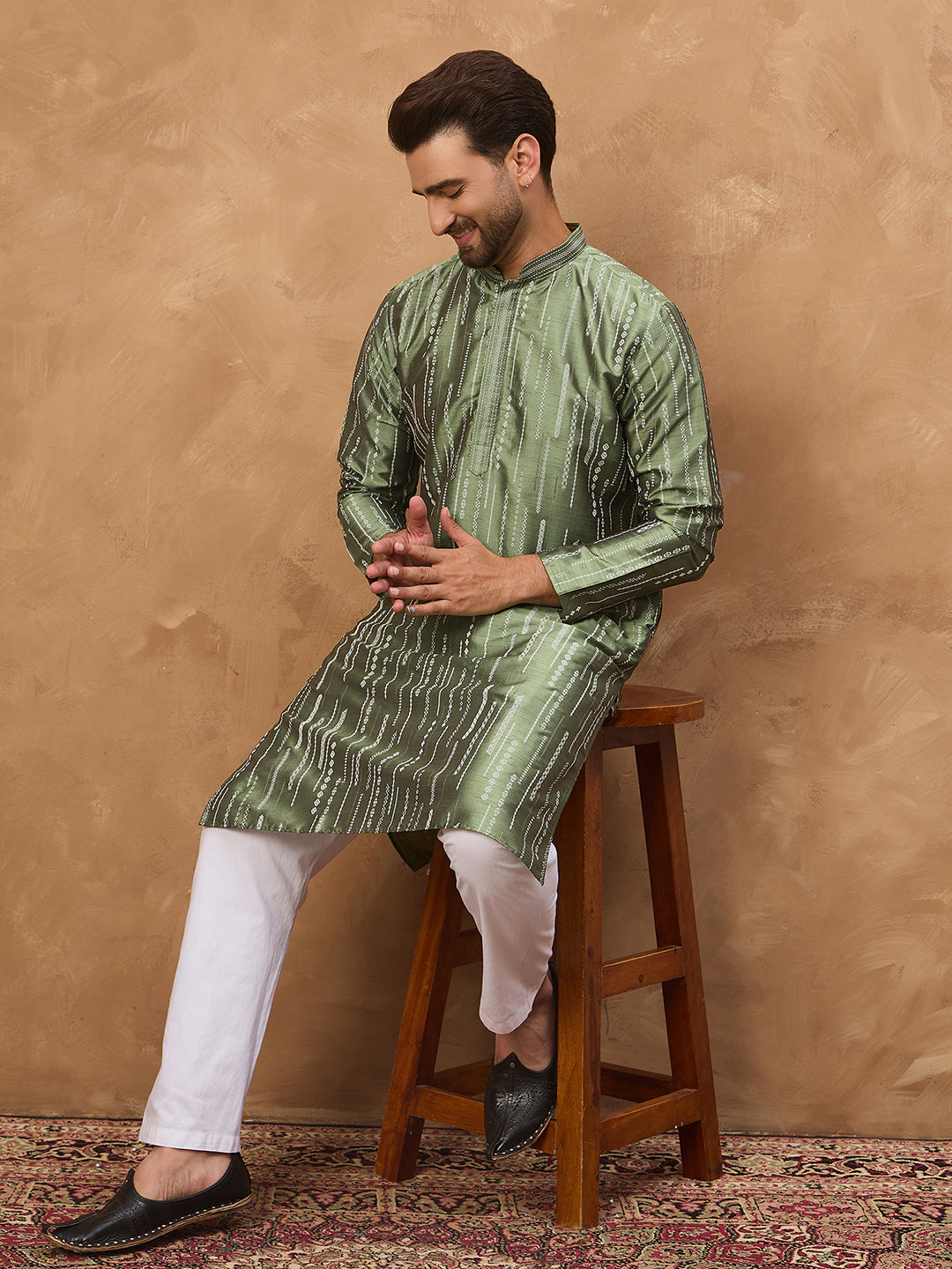 Ethnic Bay Men Green Silk Blend Geometric Embroidered Straight Kurta-MKU1517