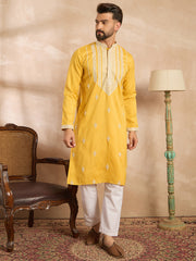 Ethnic Bay Men Yellow Silk Blend Geometric Embroidered Straight Kurta-MKU1685