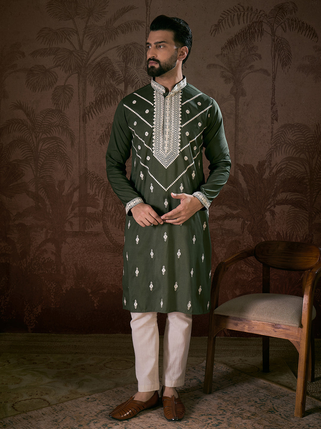 Ethnic Bay Men Green Silk Blend Solid Embroidered Straight Kurta