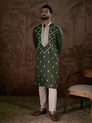 Ethnic Bay Men Green Silk Blend Solid Embroidered Straight Kurta-MKU1882