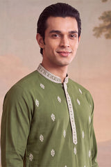 Green Silk Blend Solid Embroidered Kurta MKU2486