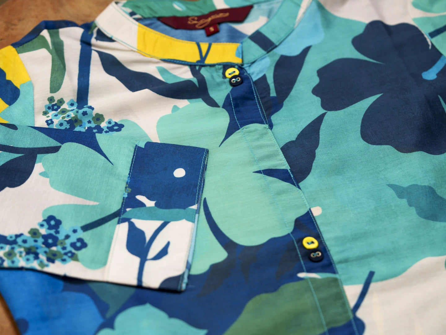 Green Floral Printed Straight Kurta and Trousers