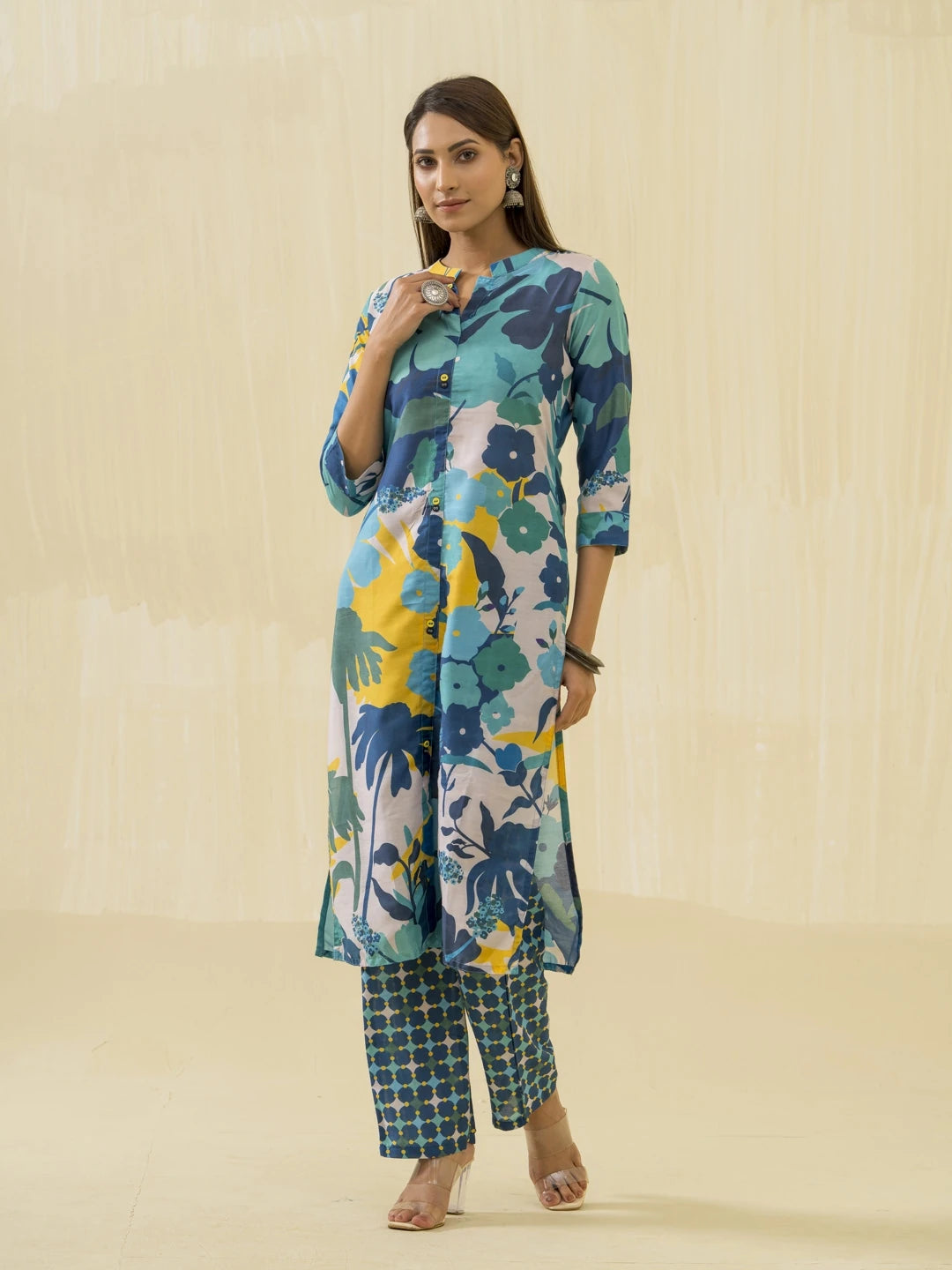 Green Floral Printed Straight Kurta and Trousers