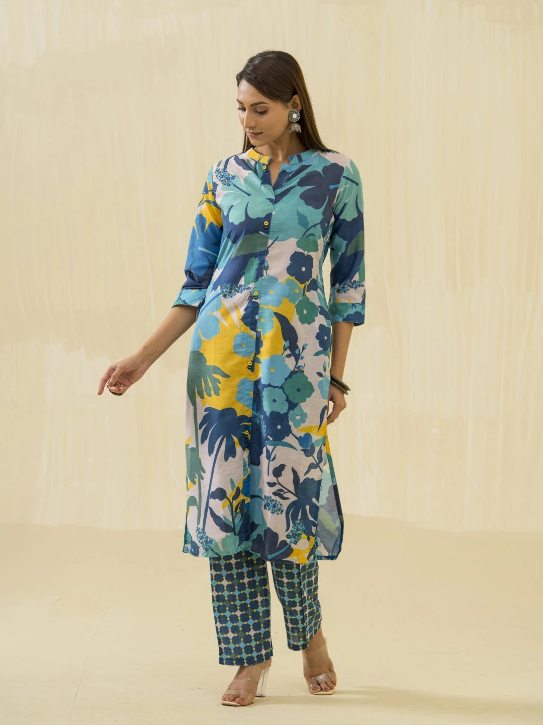 Green Floral Printed Straight Kurta and Trousers