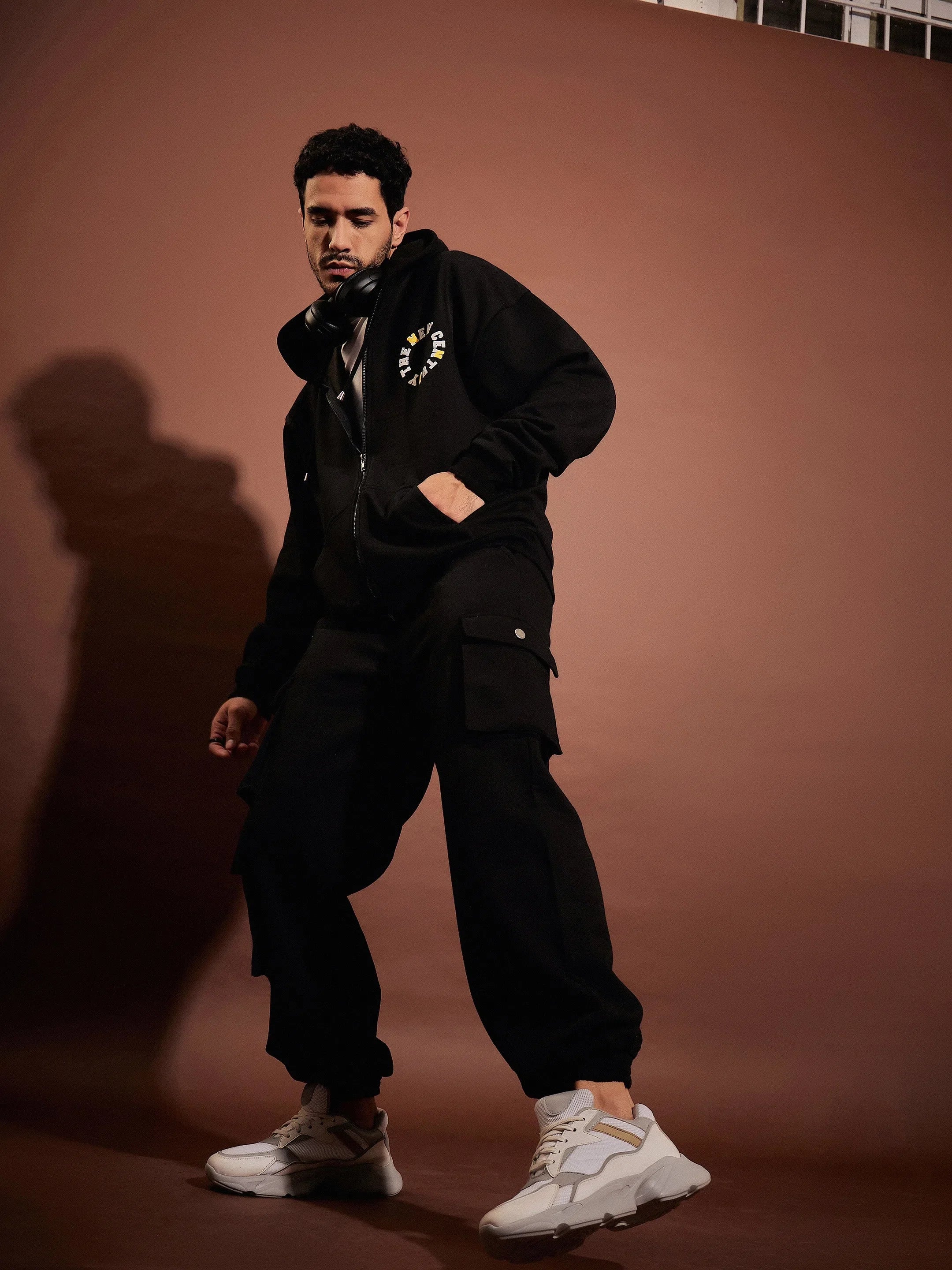 Wholesale Men Black Utility Pockets Oversized Joggers