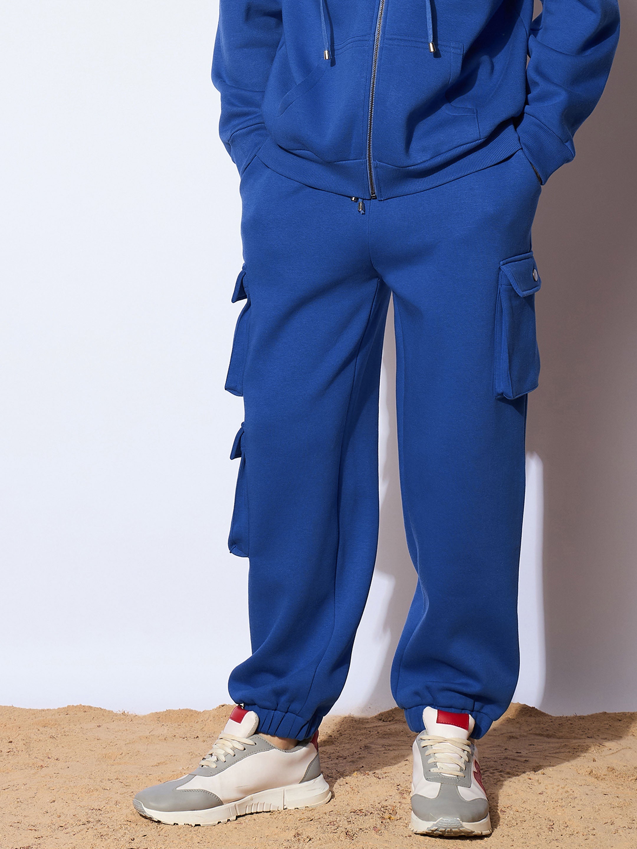 Men Blue Utility Pockets Oversized Joggers-MSPANT50910