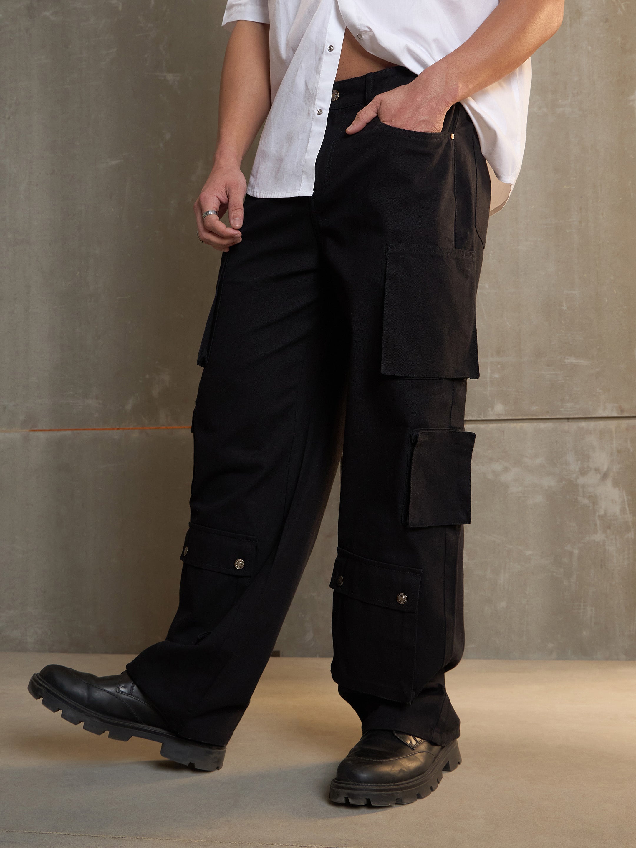 Men Black Twill Utility Pockets Wide Leg Cargo Pants-MSPANT51107