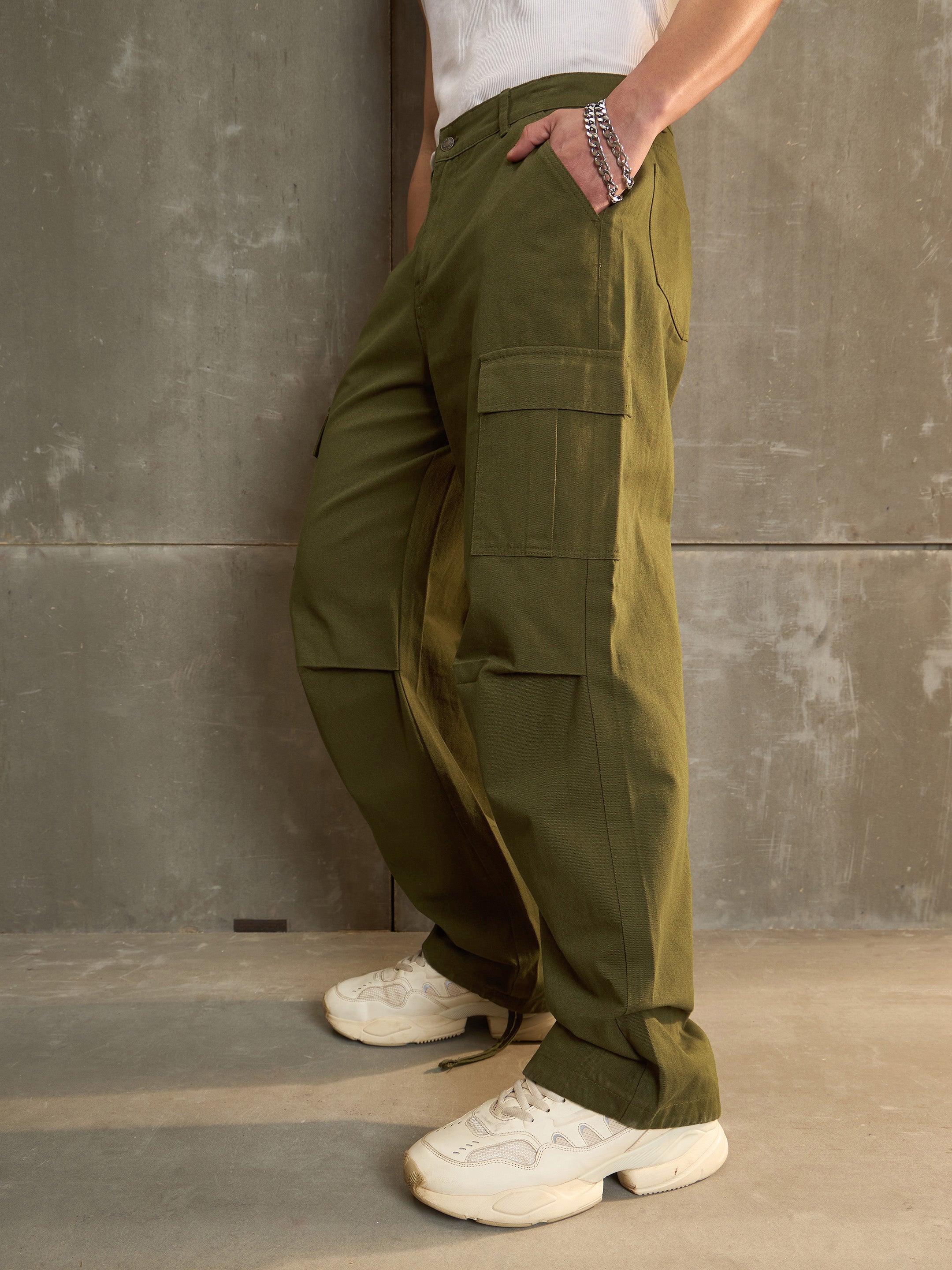 Men Green Twill Facing Detail Wide Leg Cargo Pants-MSPANT51109
