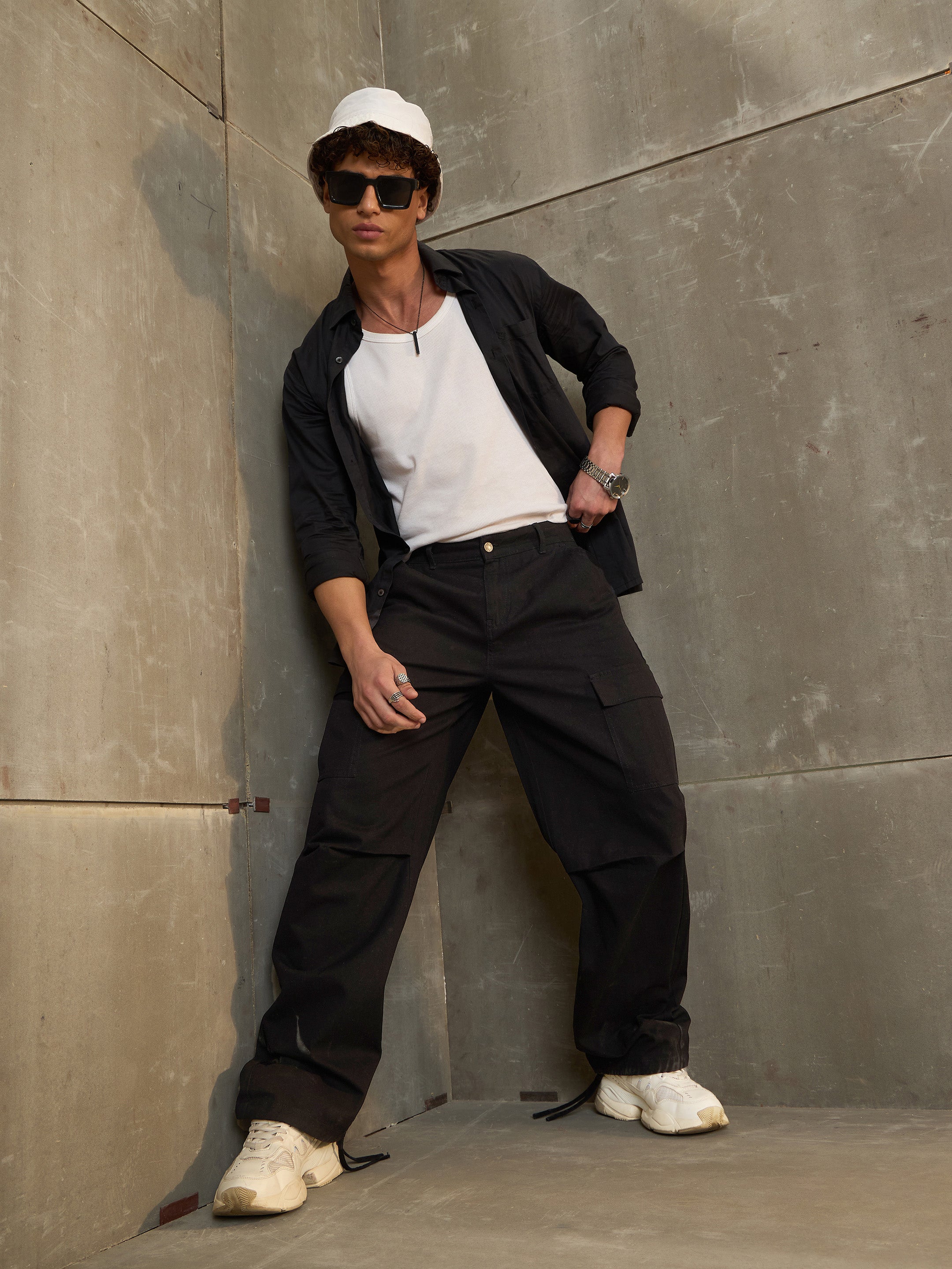Men Black Twill Facing Detail Wide Leg Cargo Pants-MSPANT51110