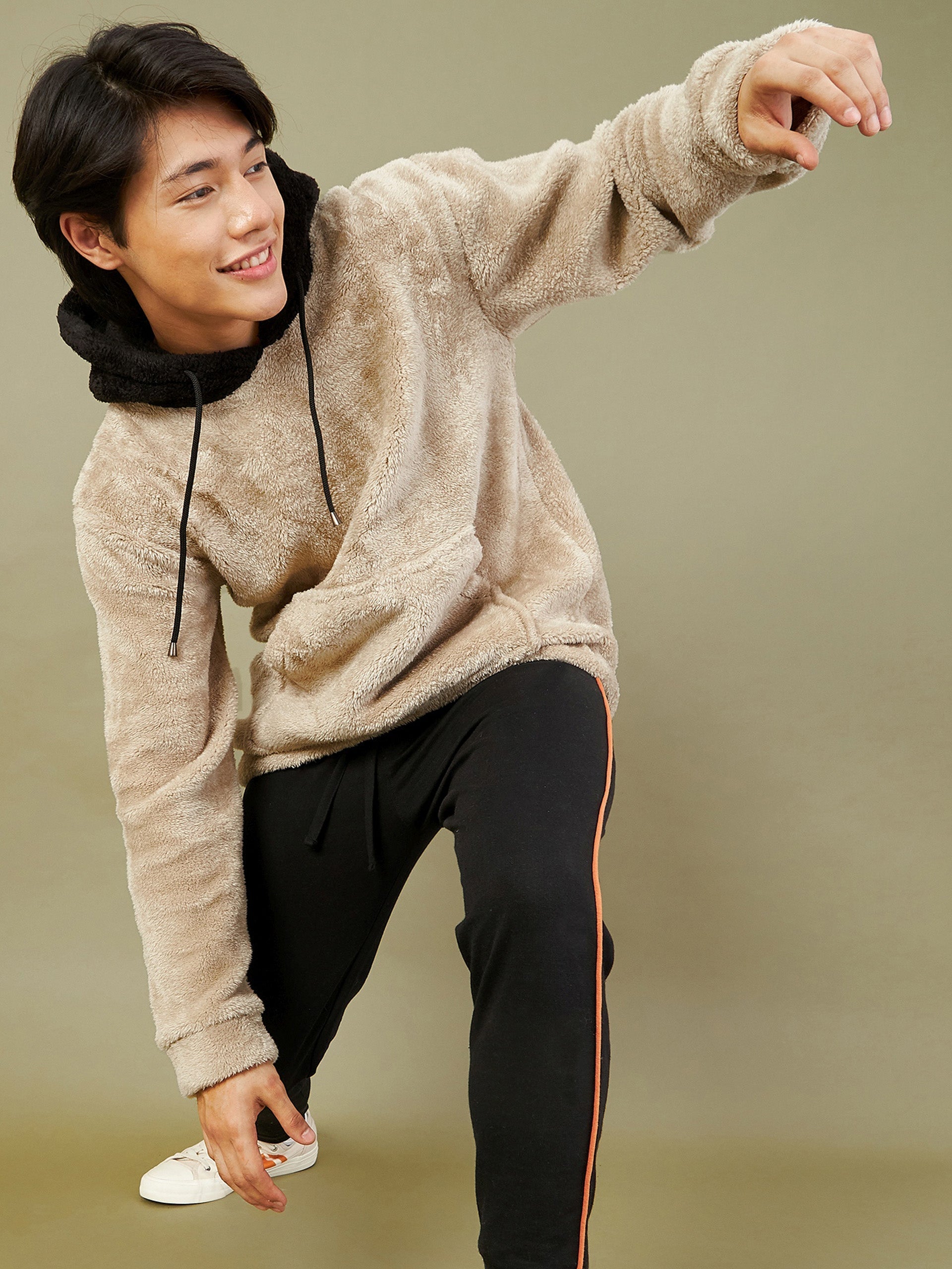 Men Light Grey Fur Colorblock Hoodie-MSSWSH70154