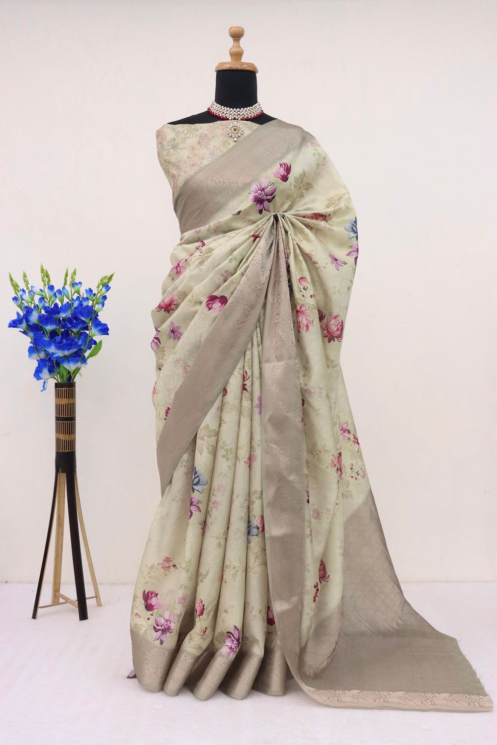 Handloom Silk Beige Pashmina Digital Print Saree With Unstiched Blouse Piece