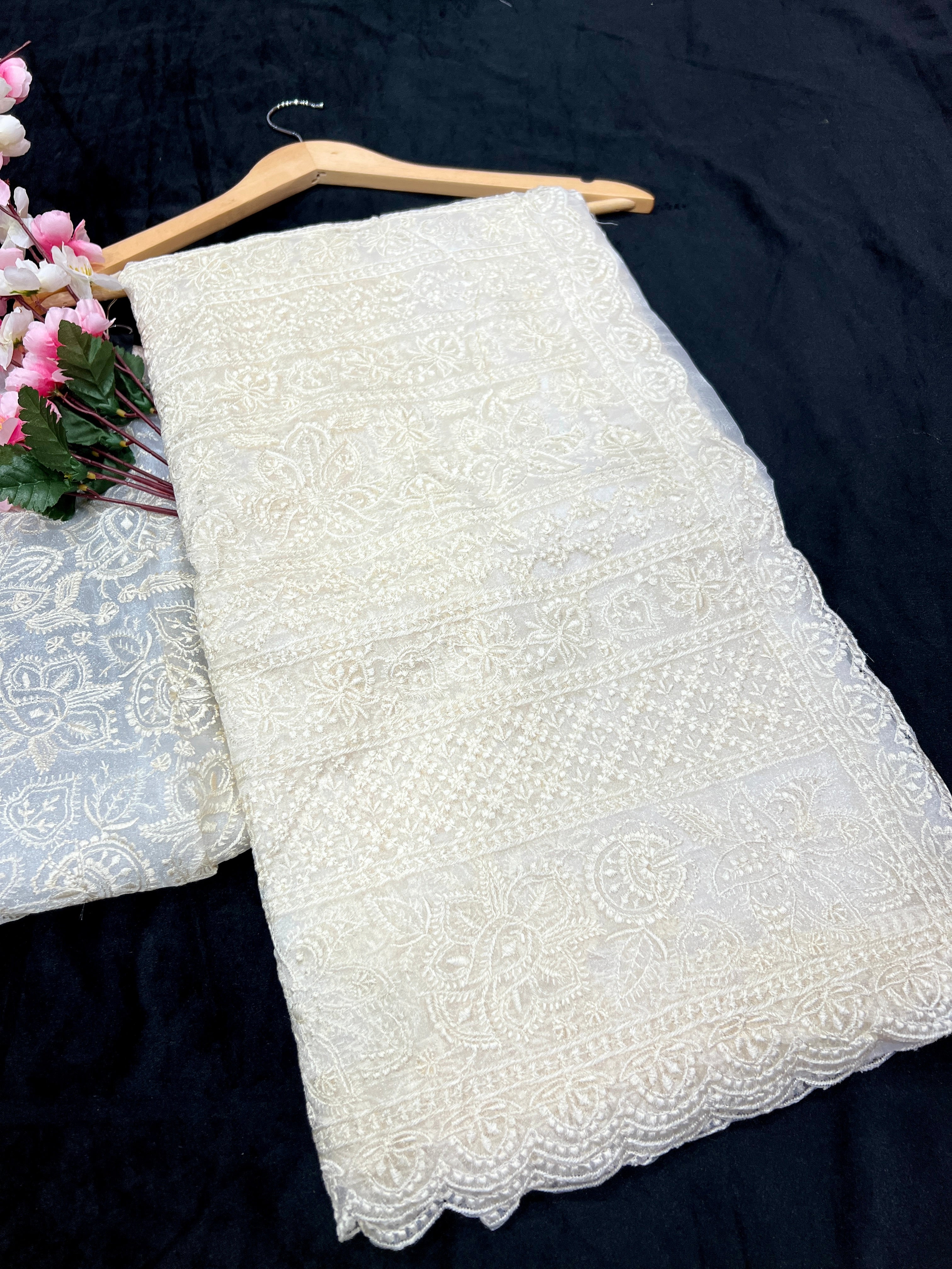 Embroidery White Saree With Unstiched Blouse Piece