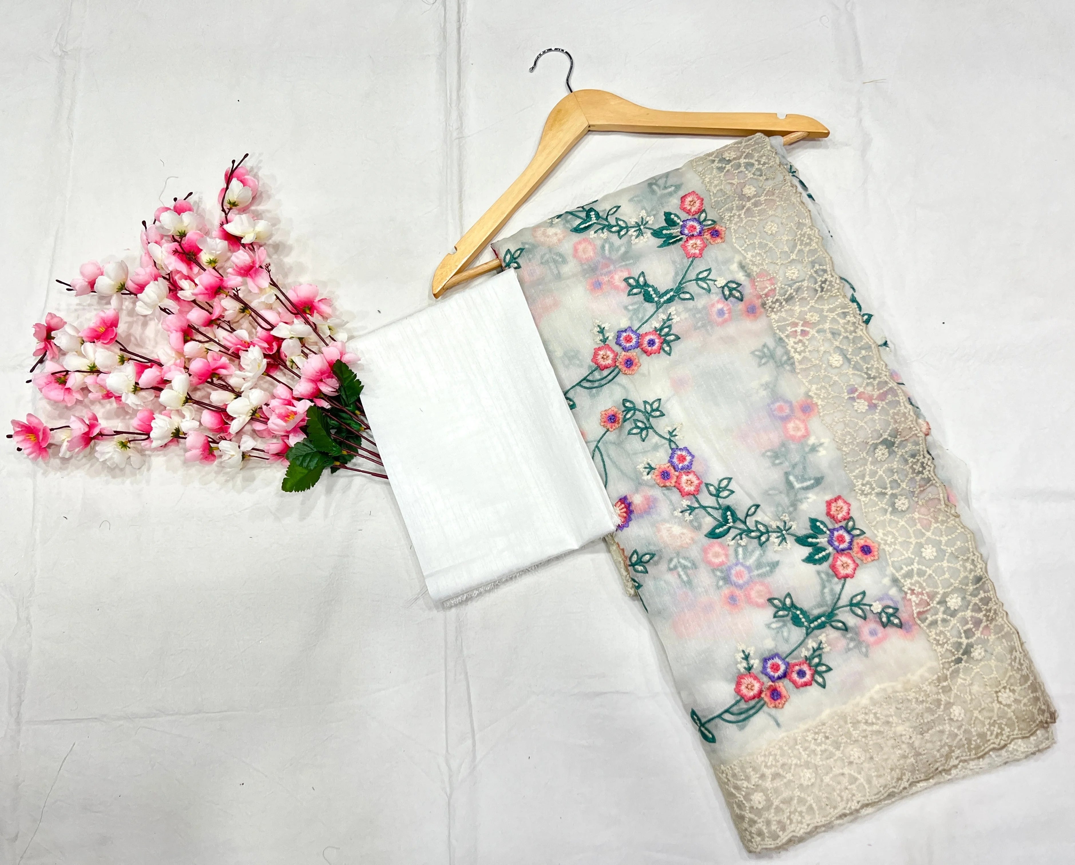 Embroidery White Saree With Unstiched Blouse Piece