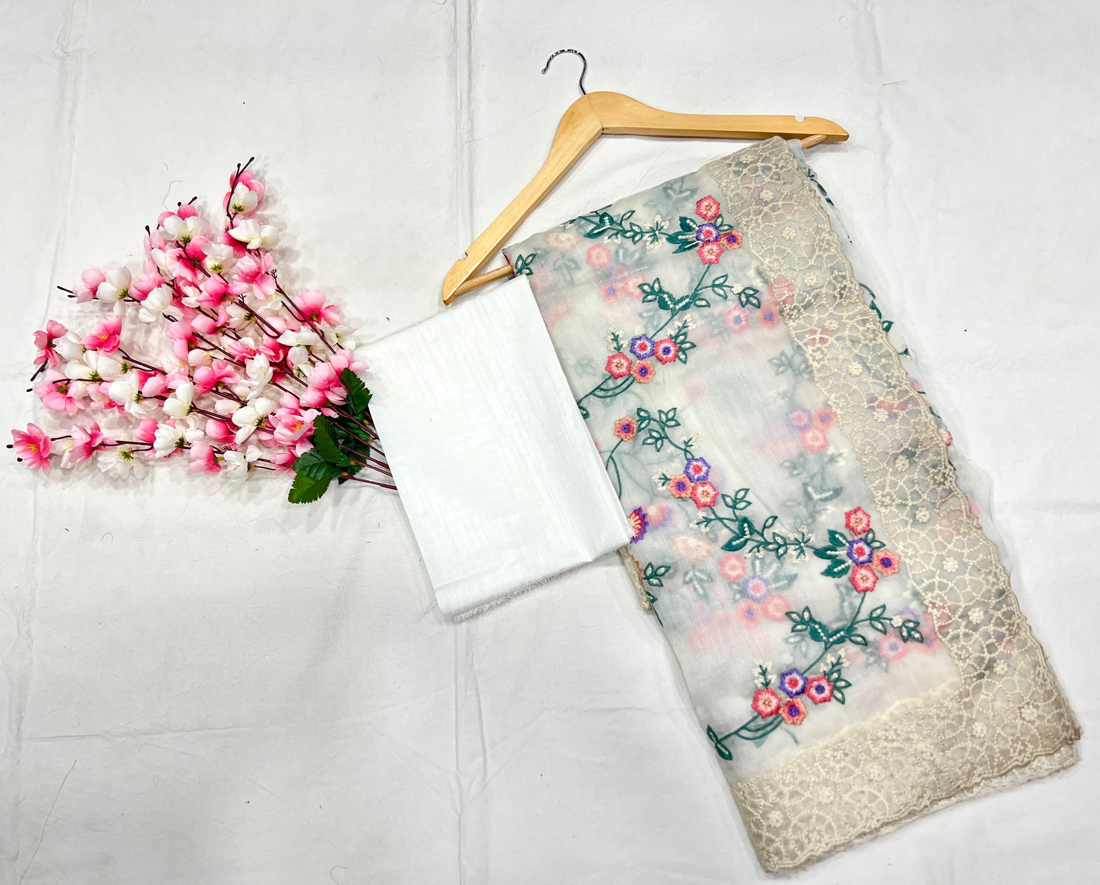 Embroidery White Saree With Unstiched Blouse Piece