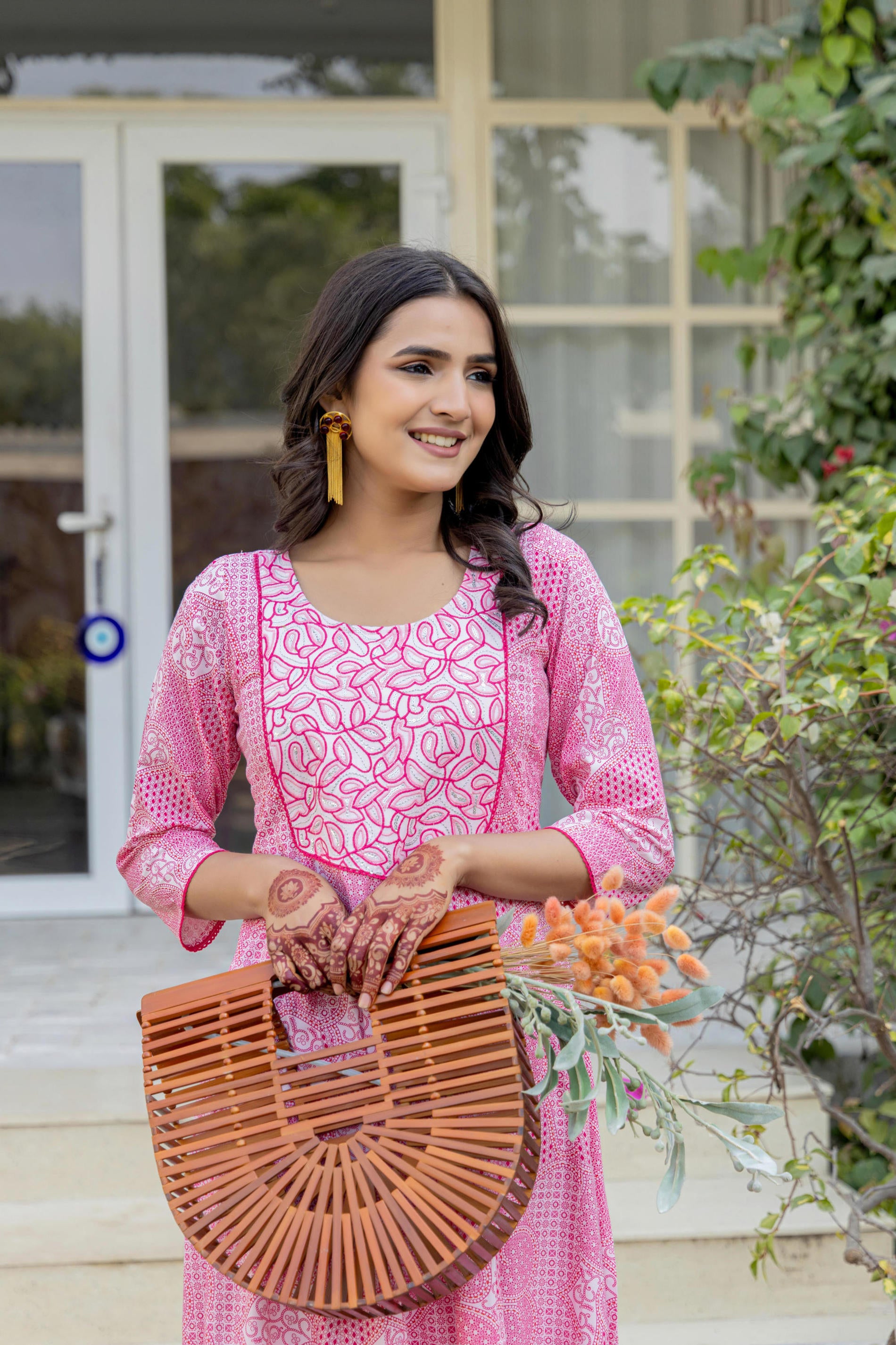 Women Pink Print With Embroidered Kurta