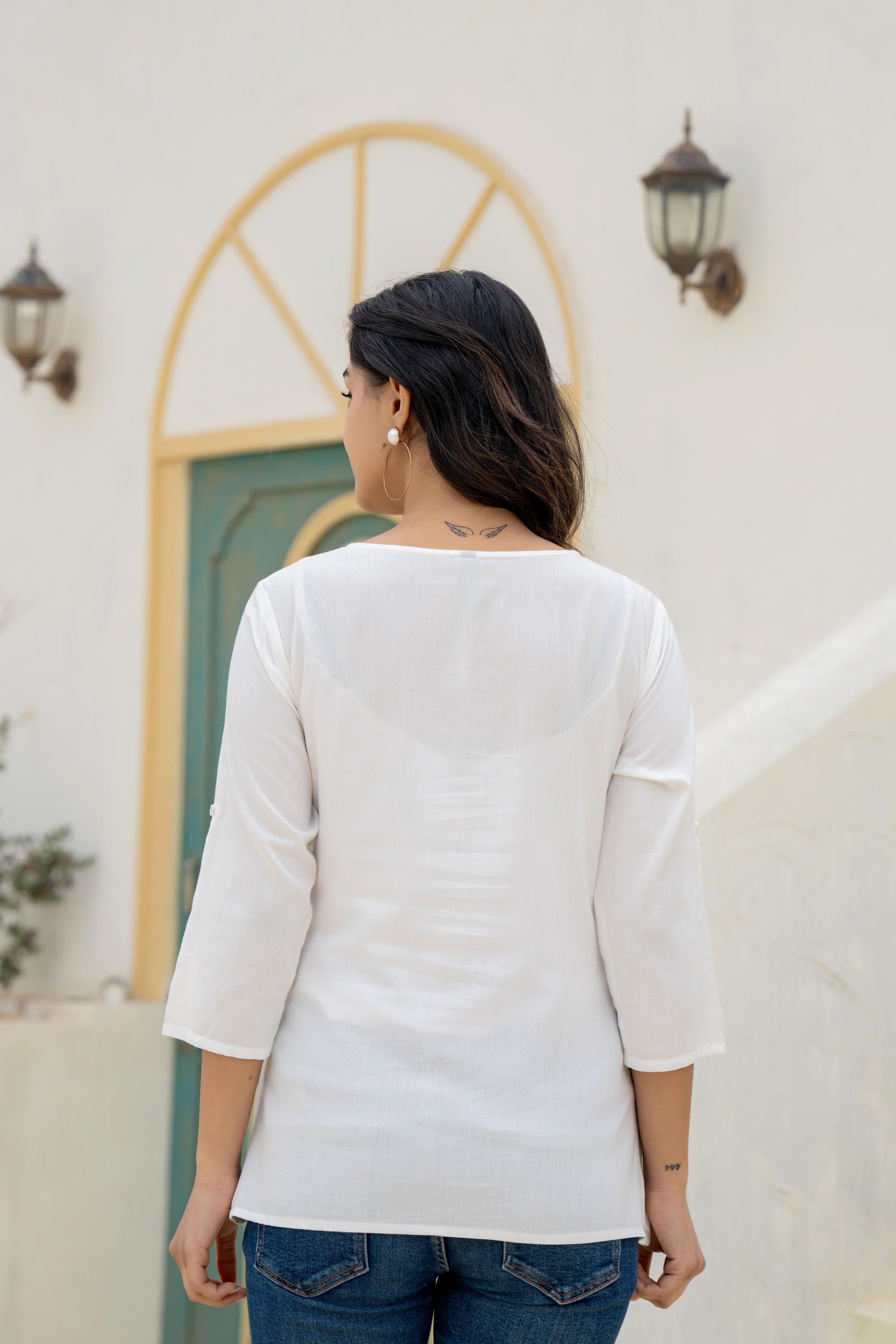 White Solid Viscose Tunic With Thread Work | DesiQlo