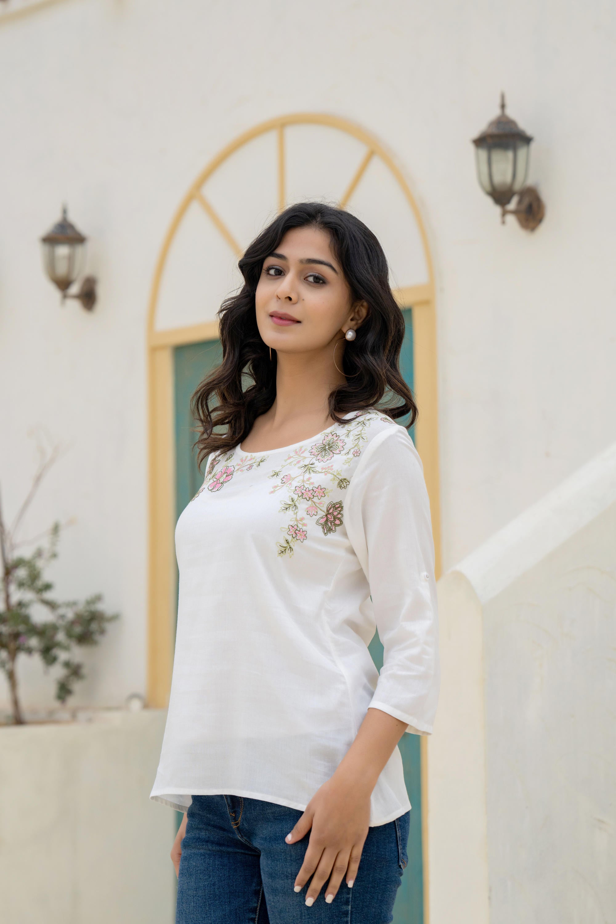 White Solid Viscose Tunic With Thread Work | DesiQlo