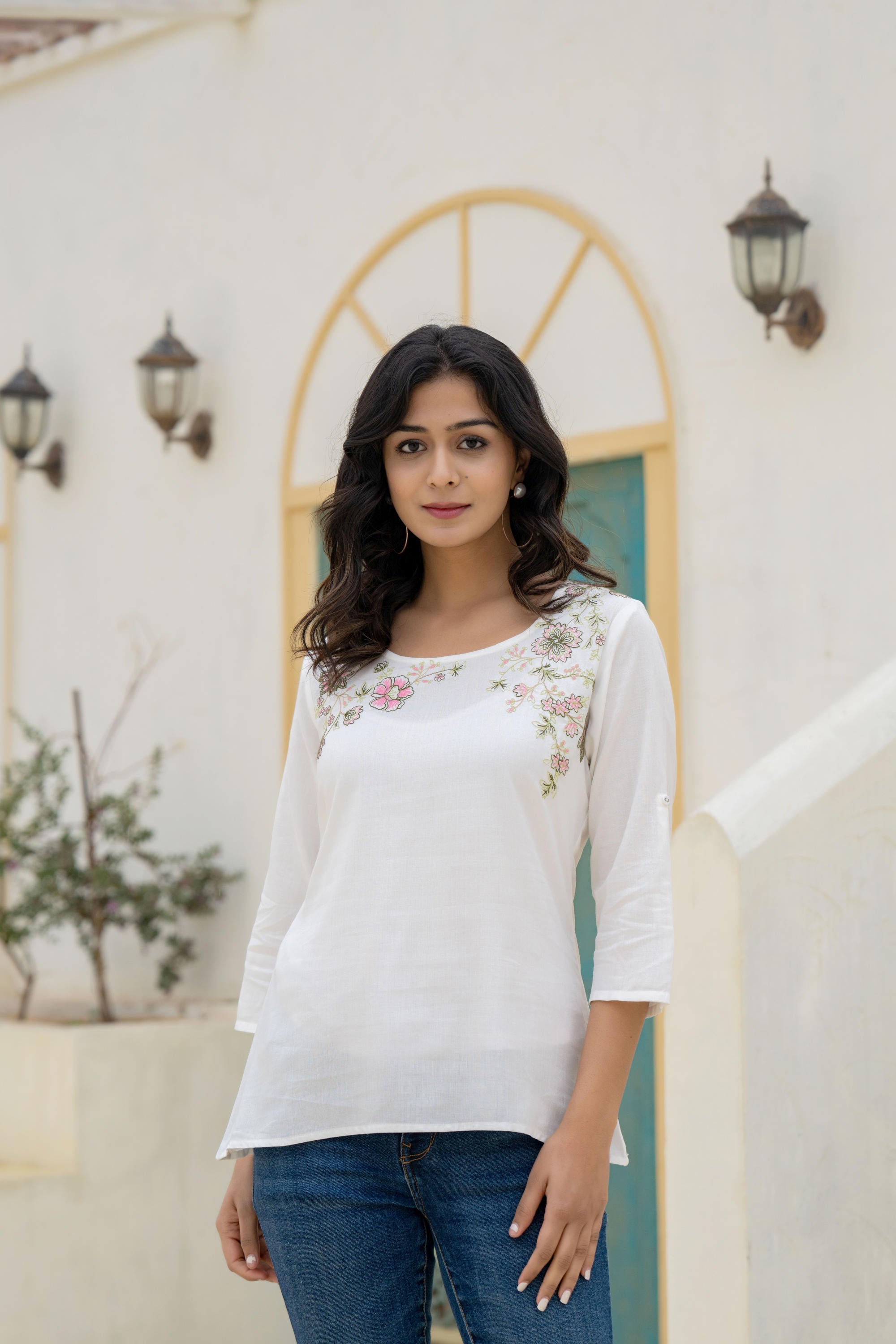 White Solid Viscose Tunic With Thread Work | DesiQlo