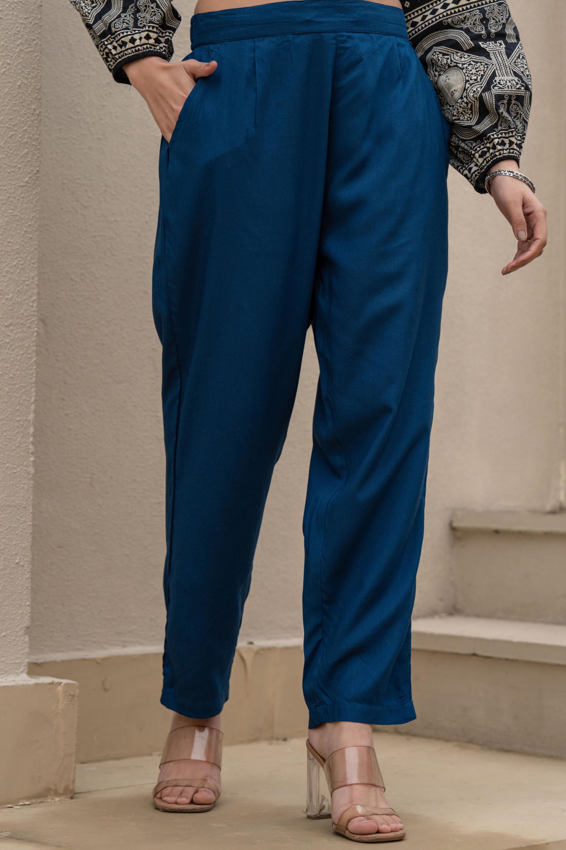 Women Navy Viscose Solid Straight Pant