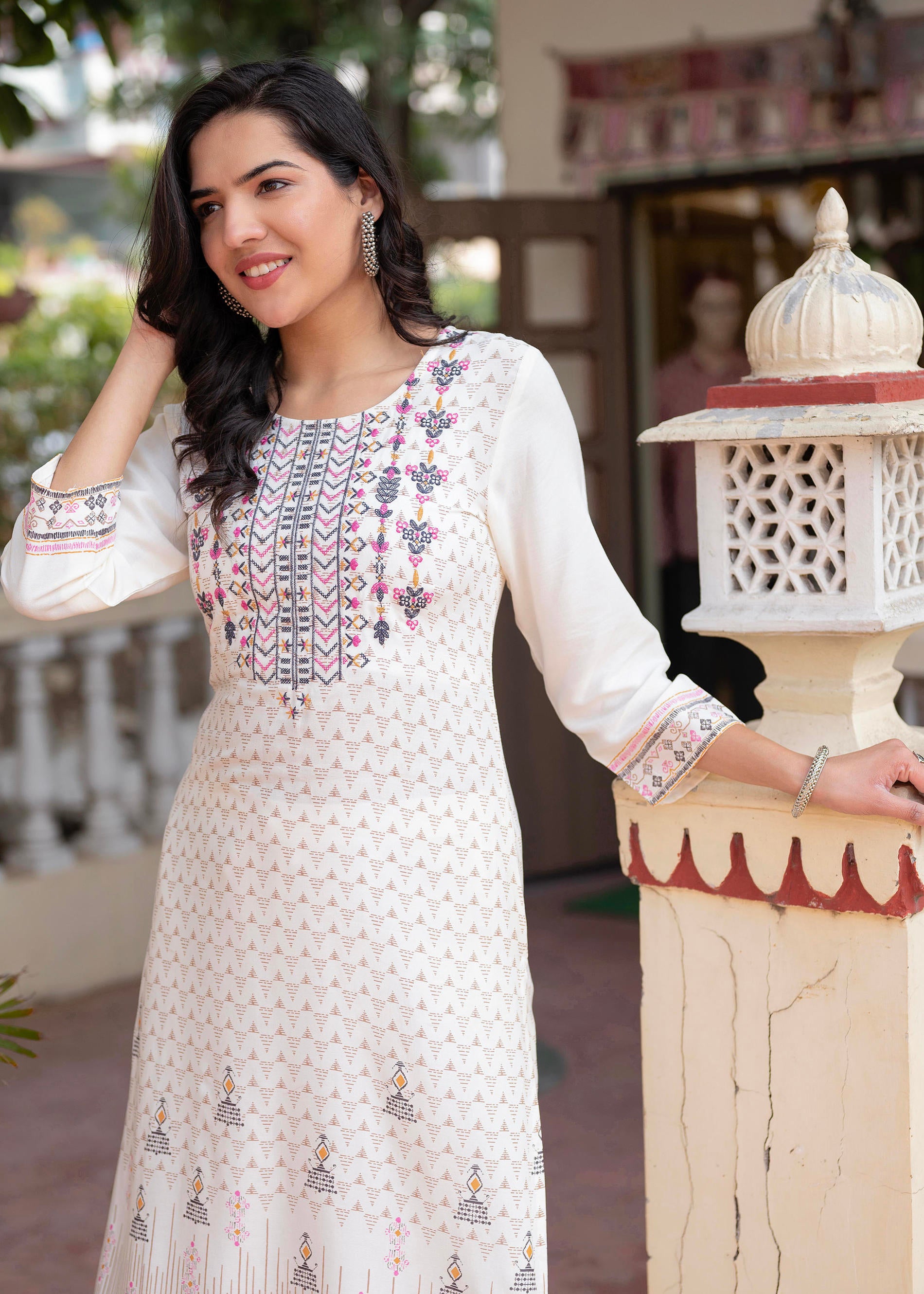 Women Offwhite Printed With Embroidered Straight Kurta