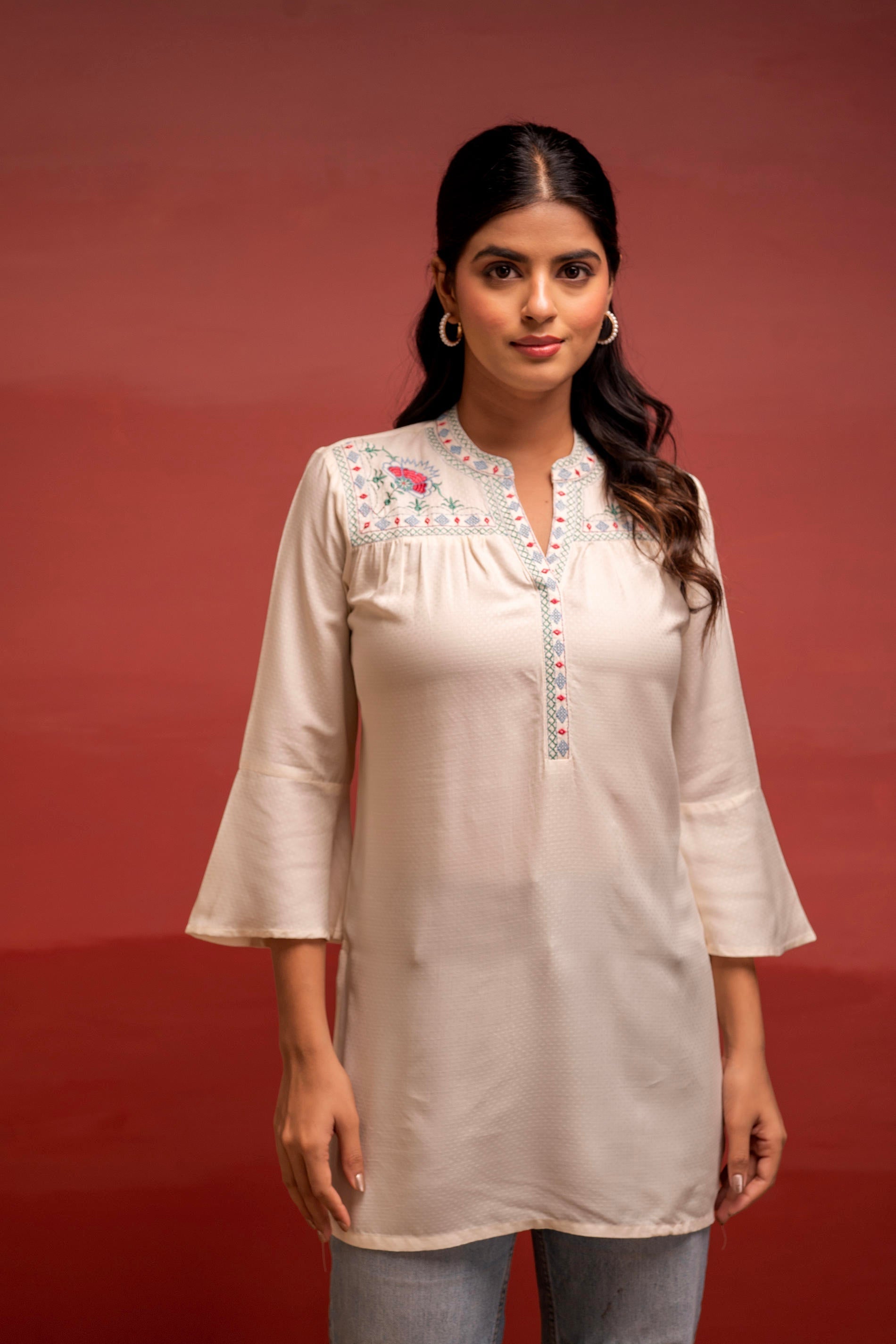 Off White Solid Viscose Tunic with Thread Work | DesiQlo
