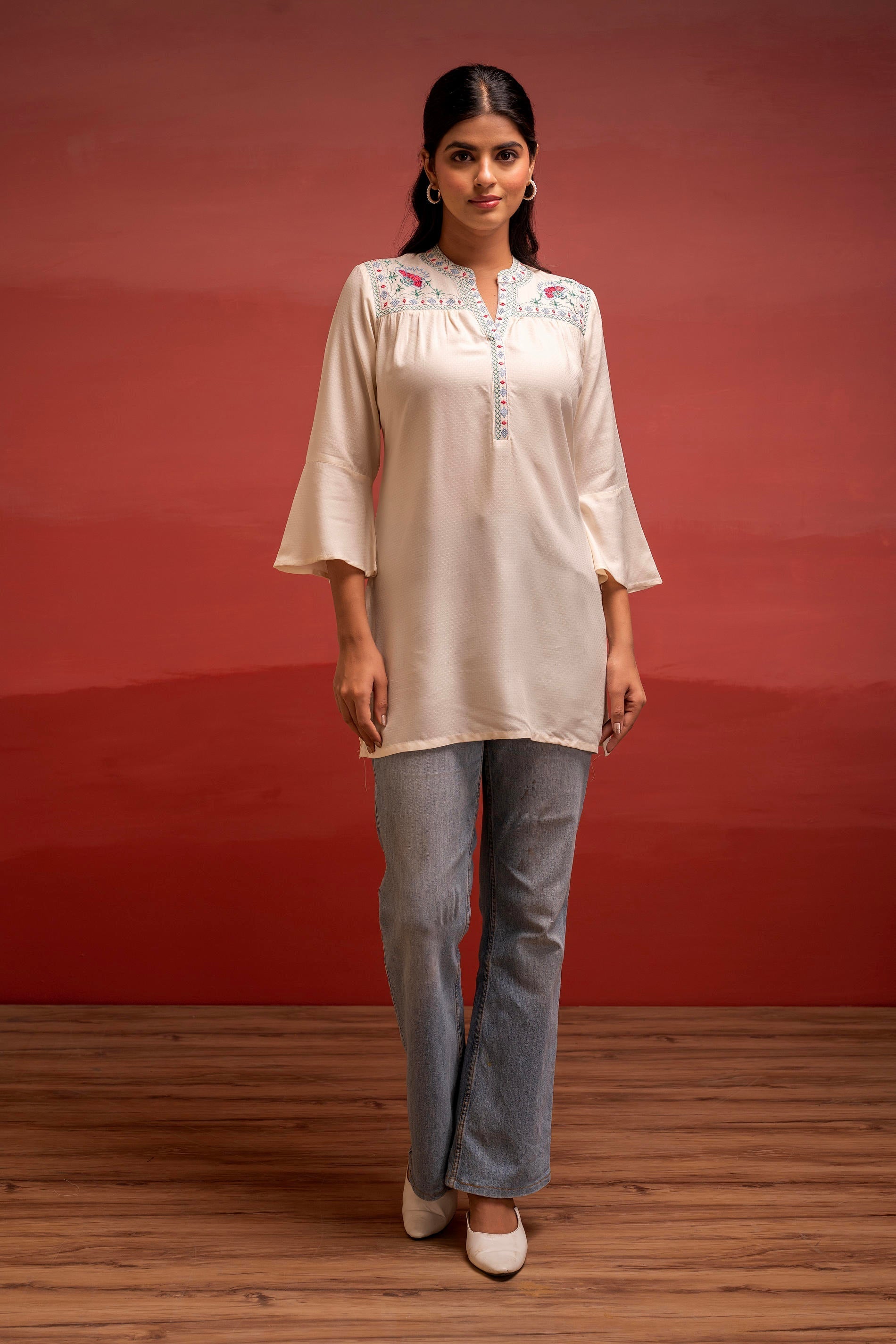 Off White Solid Viscose Tunic with Thread Work | DesiQlo
