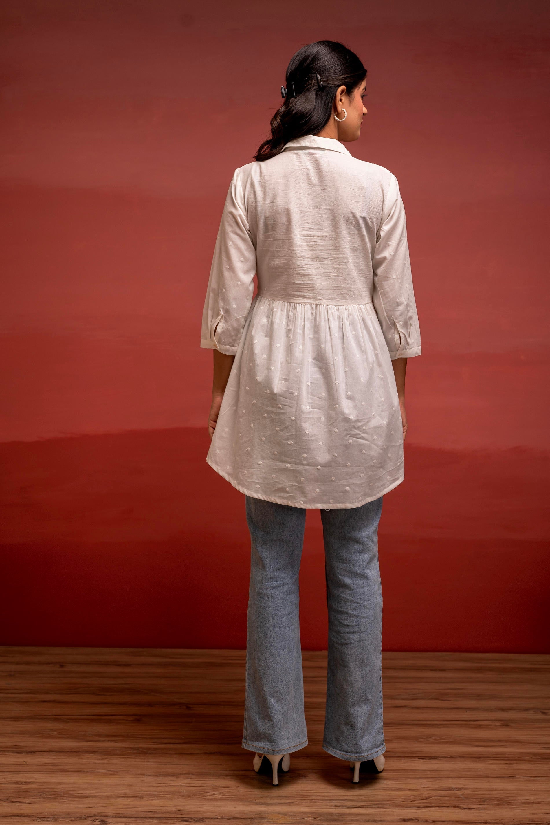 Off White Solid Viscose Tunic with Thread Work | DesiQlo