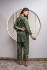 Fuchsia Solid Viscose Tunic and Pants Co-ord Set with Zari Work and Button Detailing