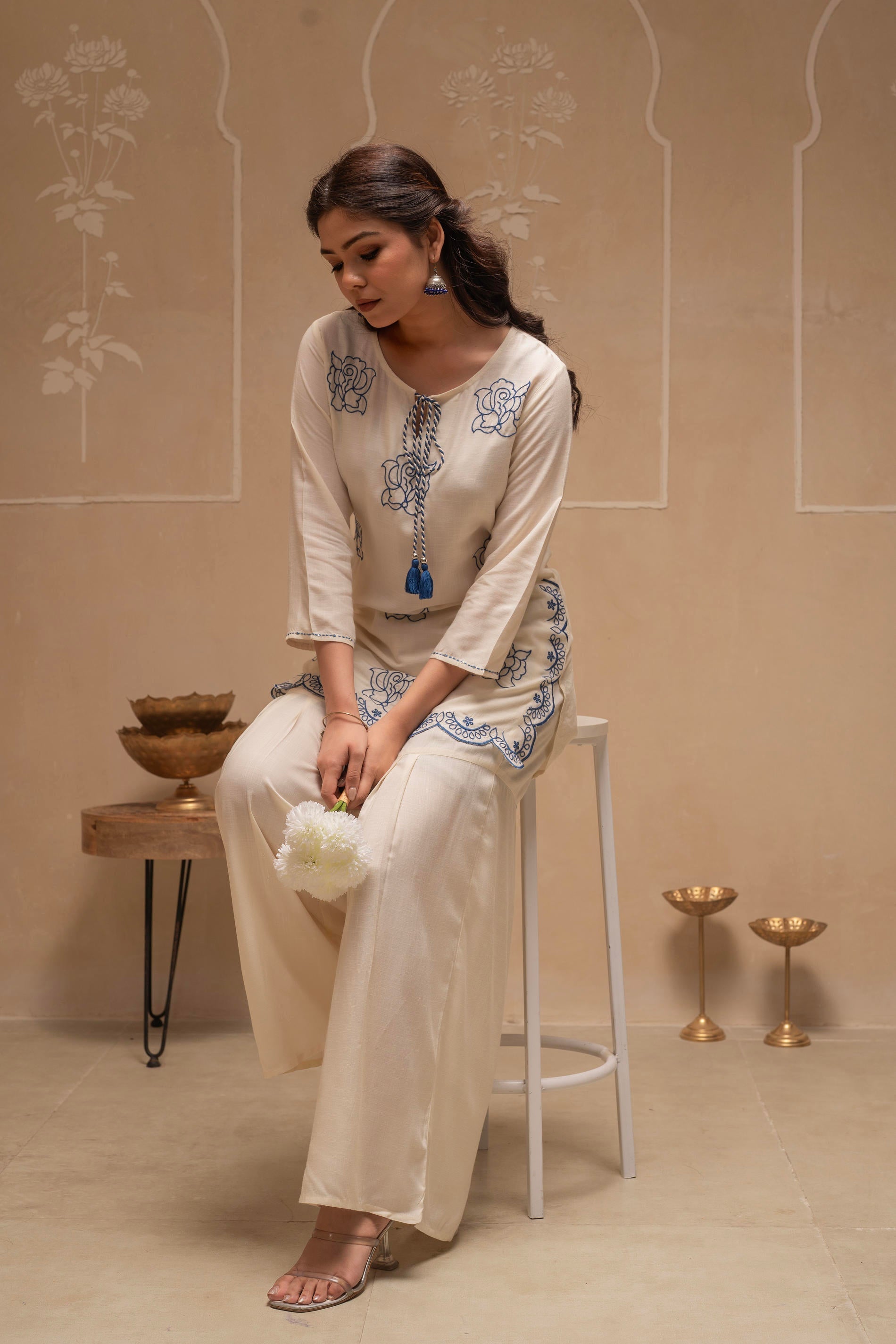 Offwhite Solid Viscose Tunic and Pants Co-ord Set with Thread Work and