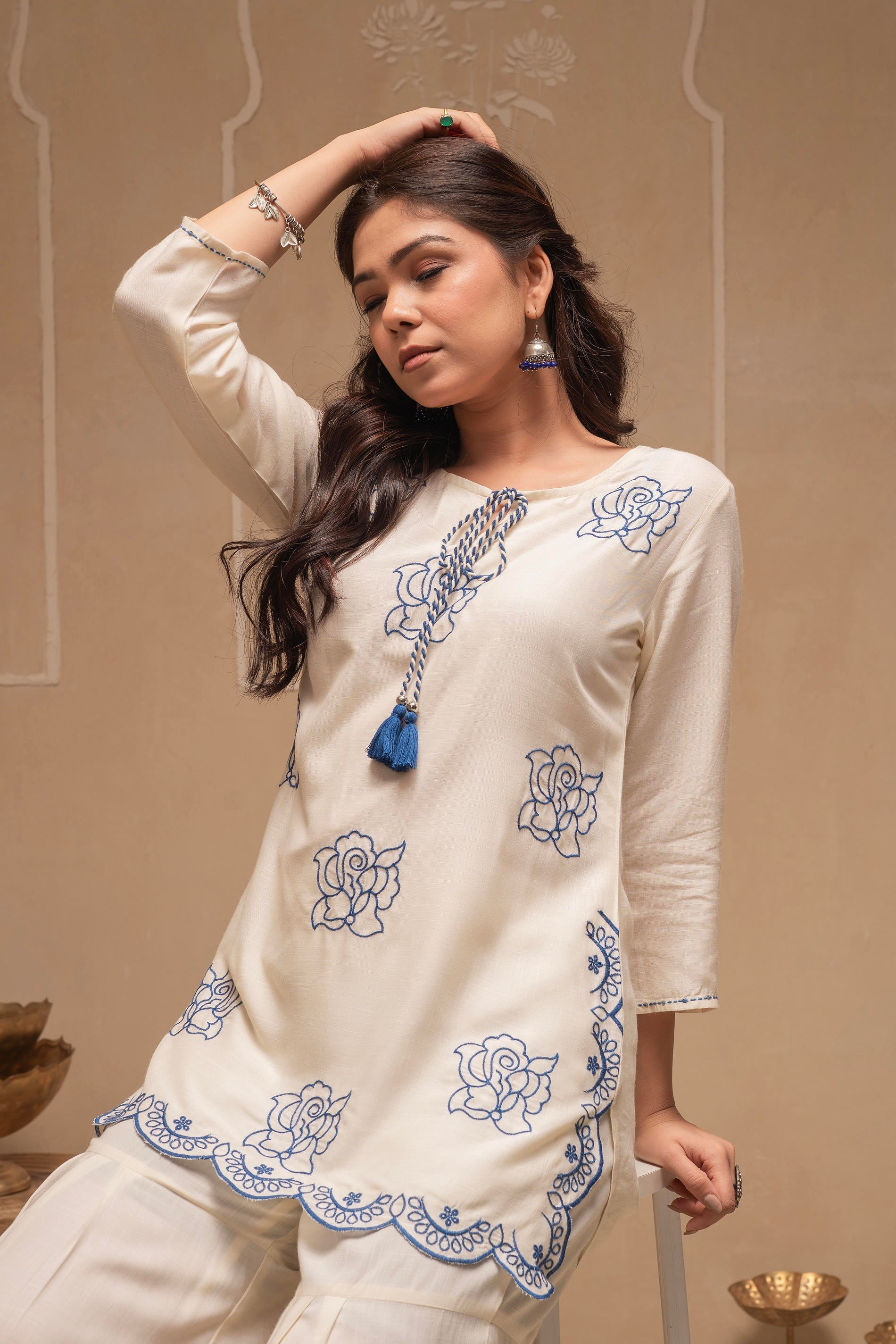 Offwhite Solid Viscose Tunic and Pants Co-ord Set with Thread Work and