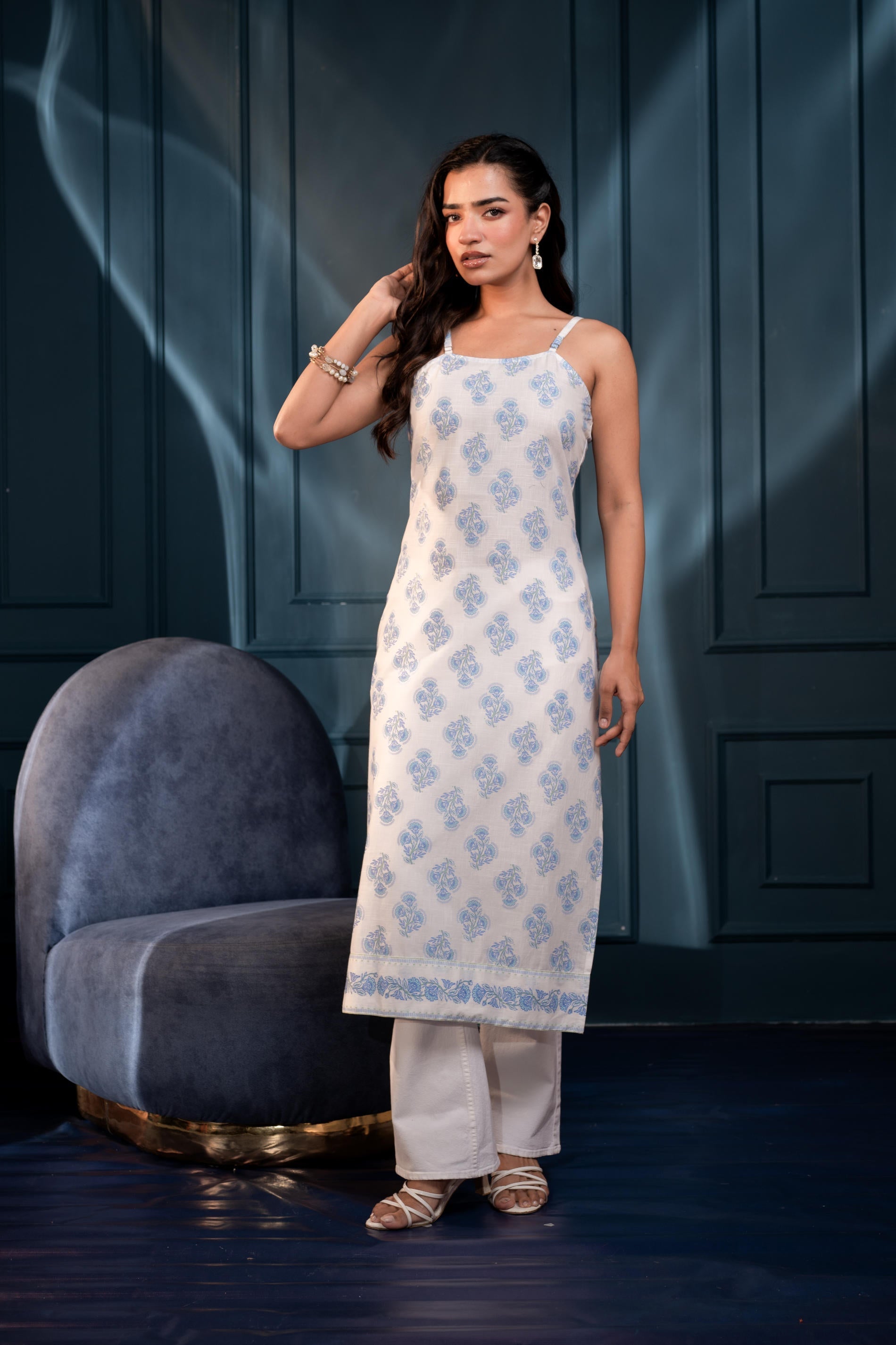 Women's Teal Blue & Grey Floral Cotton Sleeveless Kurta | DesiQlo