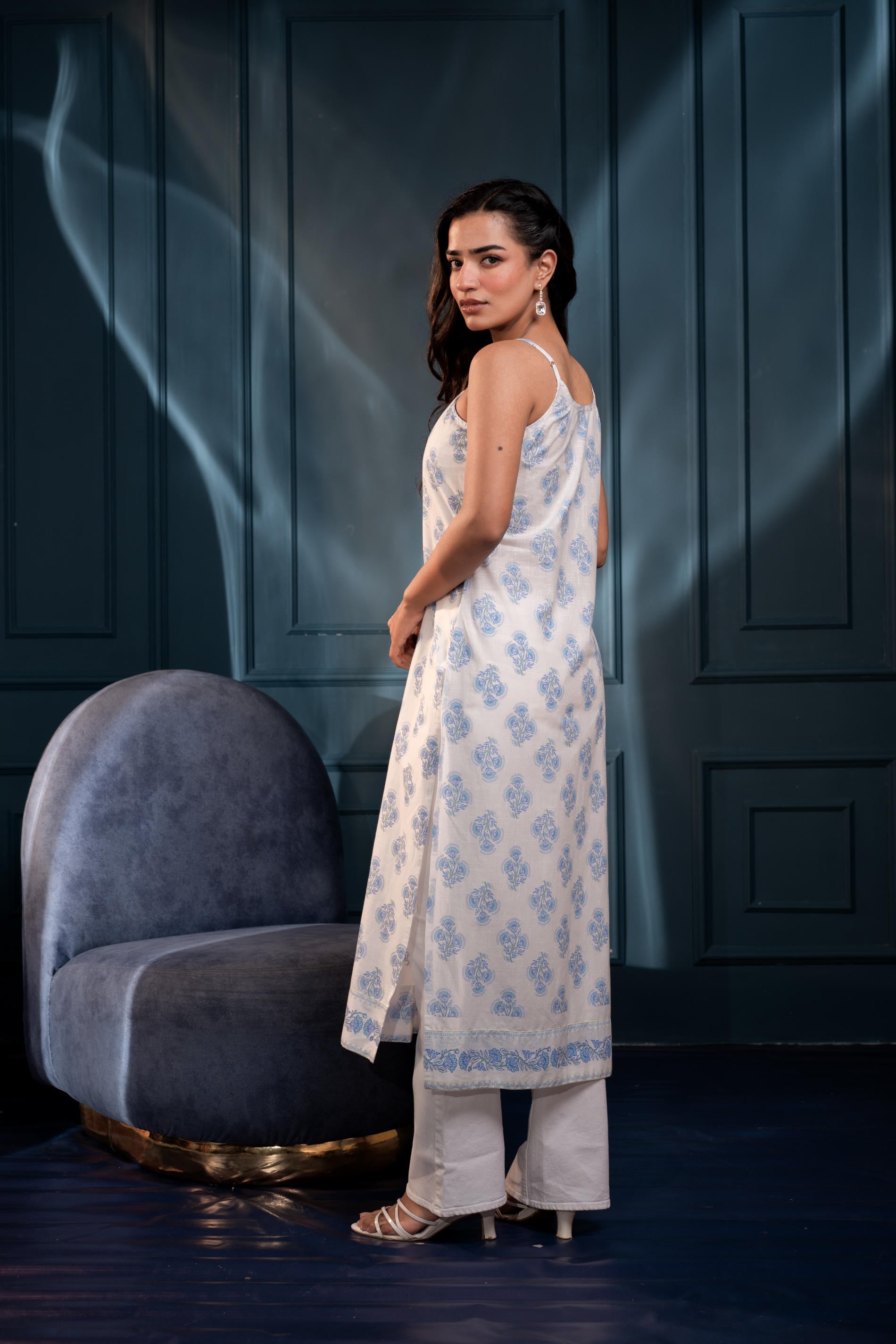 Women's Teal Blue & Grey Floral Cotton Sleeveless Kurta | DesiQlo
