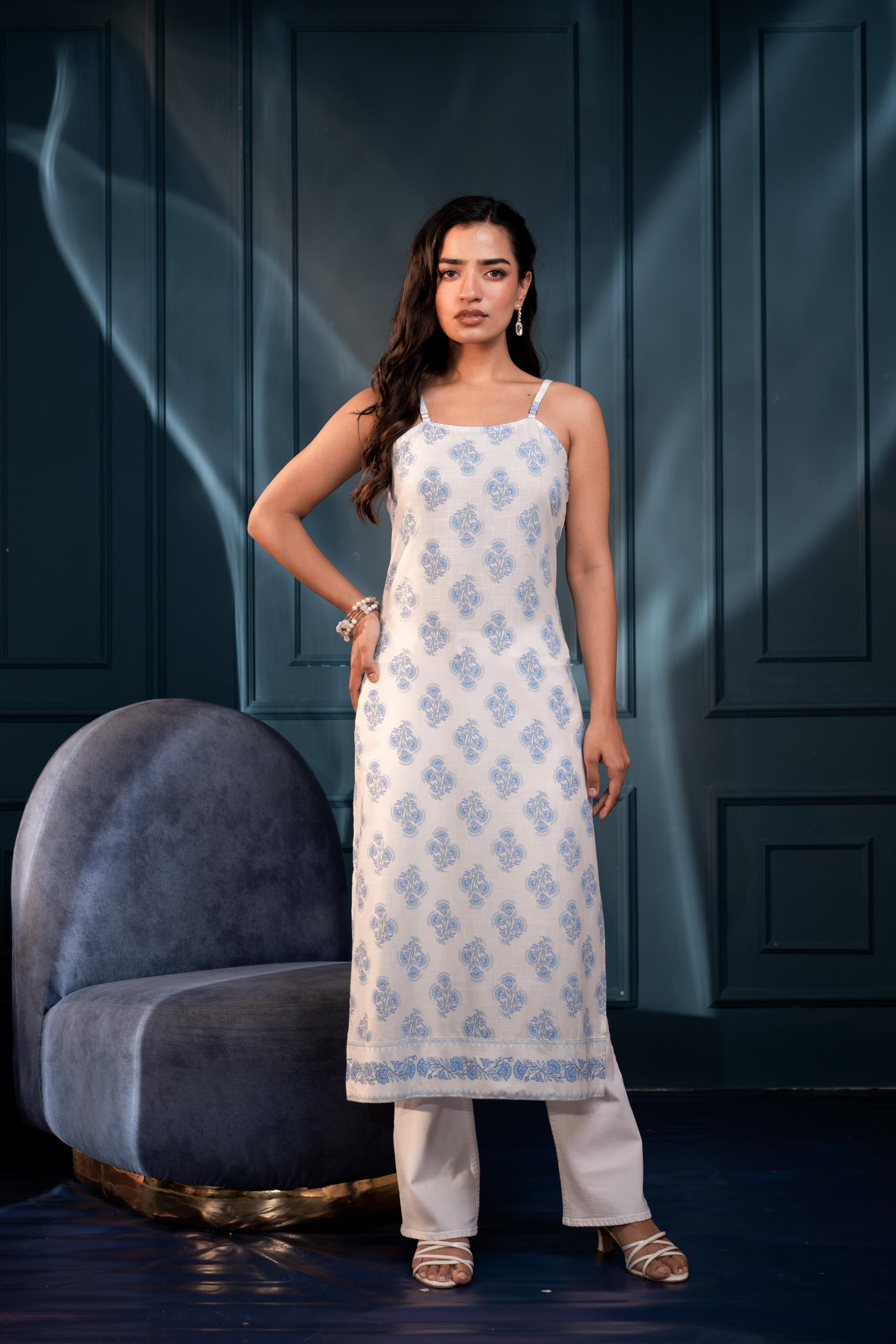 Women's Teal Blue & Grey Floral Cotton Sleeveless Kurta | DesiQlo