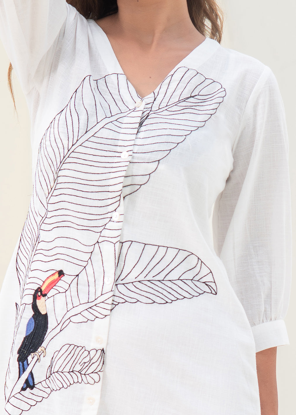 White Embroidered Animal Print Cotton Kurta – Thread Work | DesiQlo