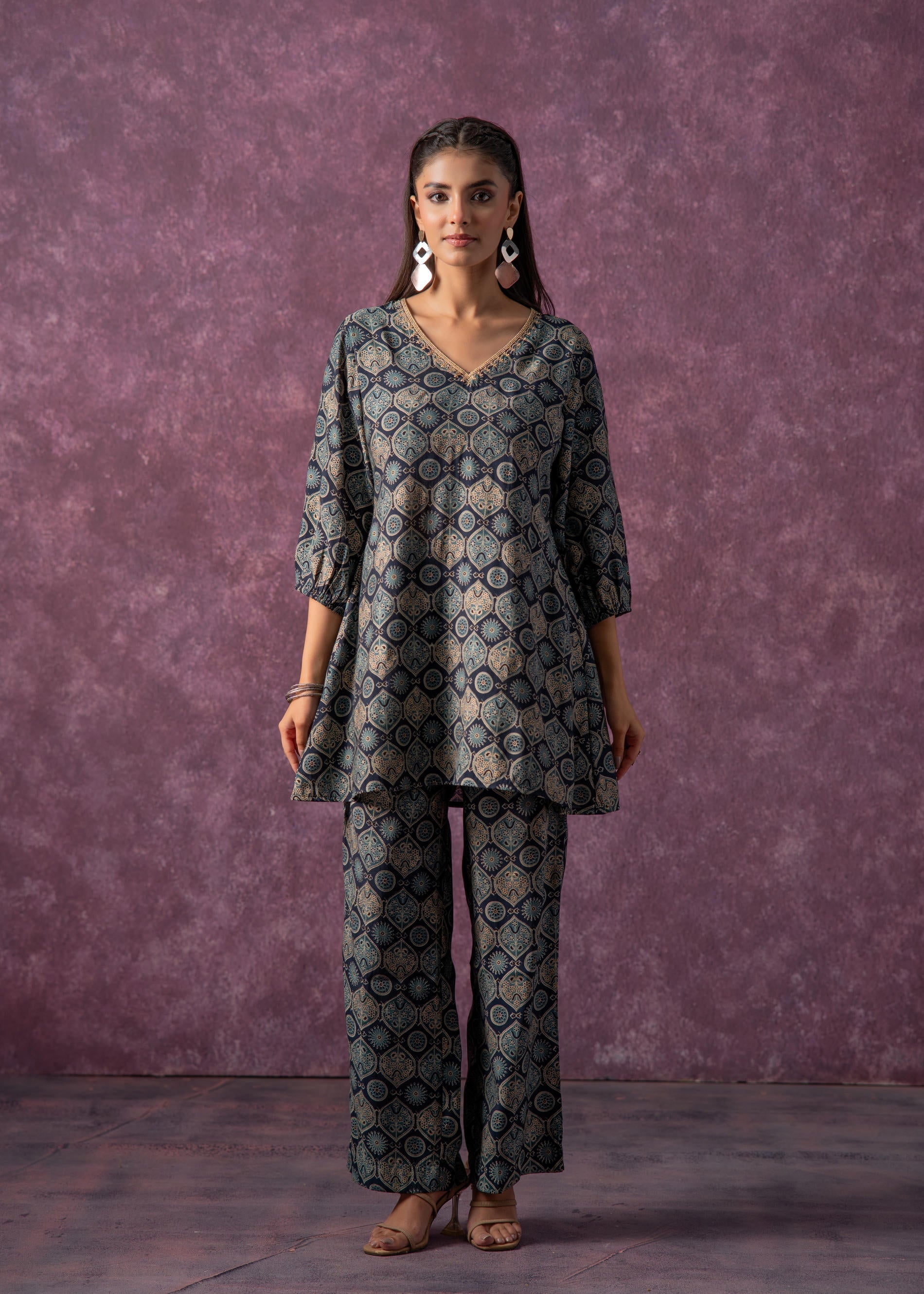 Women's Green & Black Cotton Kurta & Pants Co-ord Set with Ethnic Moti