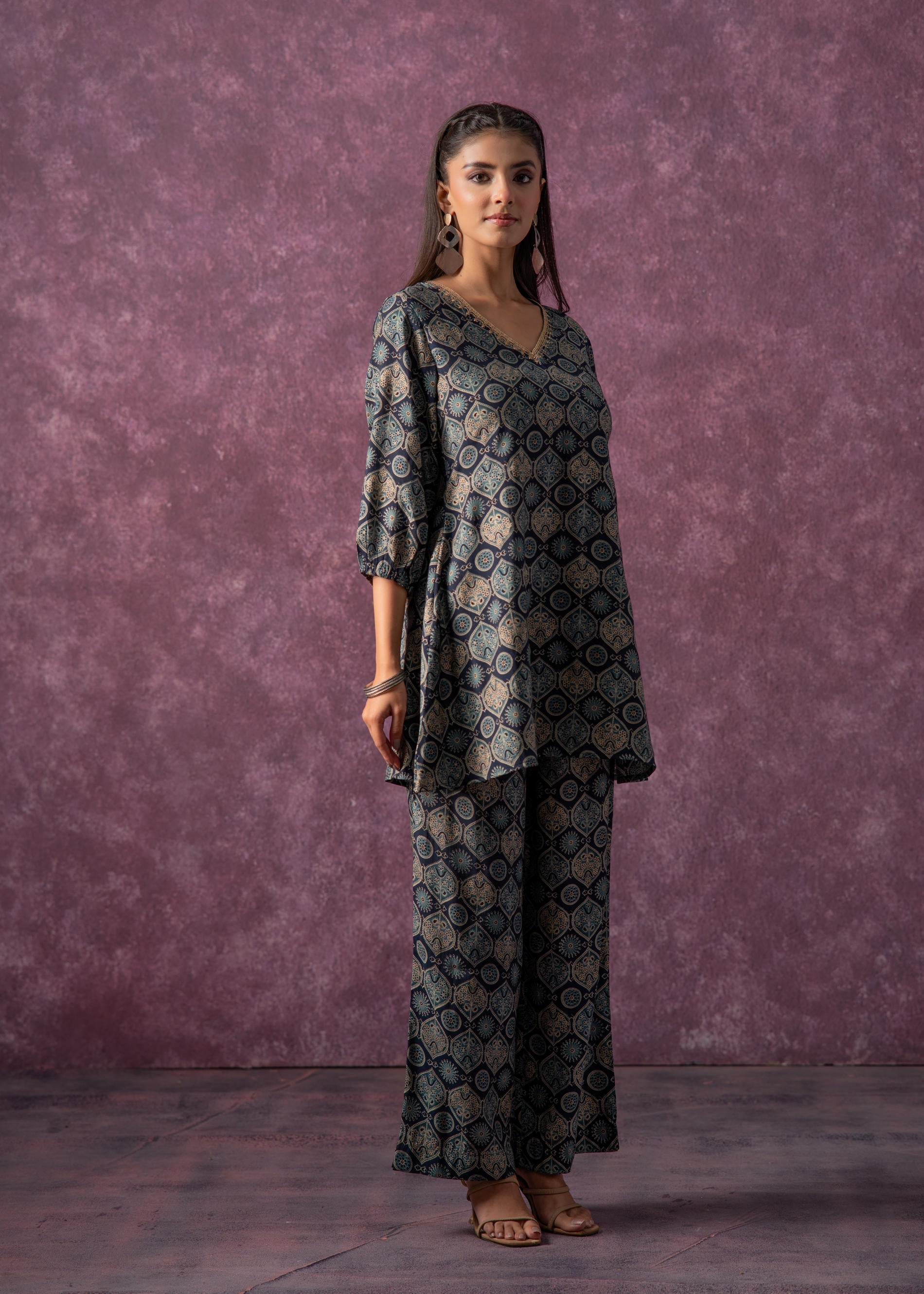 Women's Green & Black Cotton Kurta & Pants Co-ord Set with Ethnic Moti