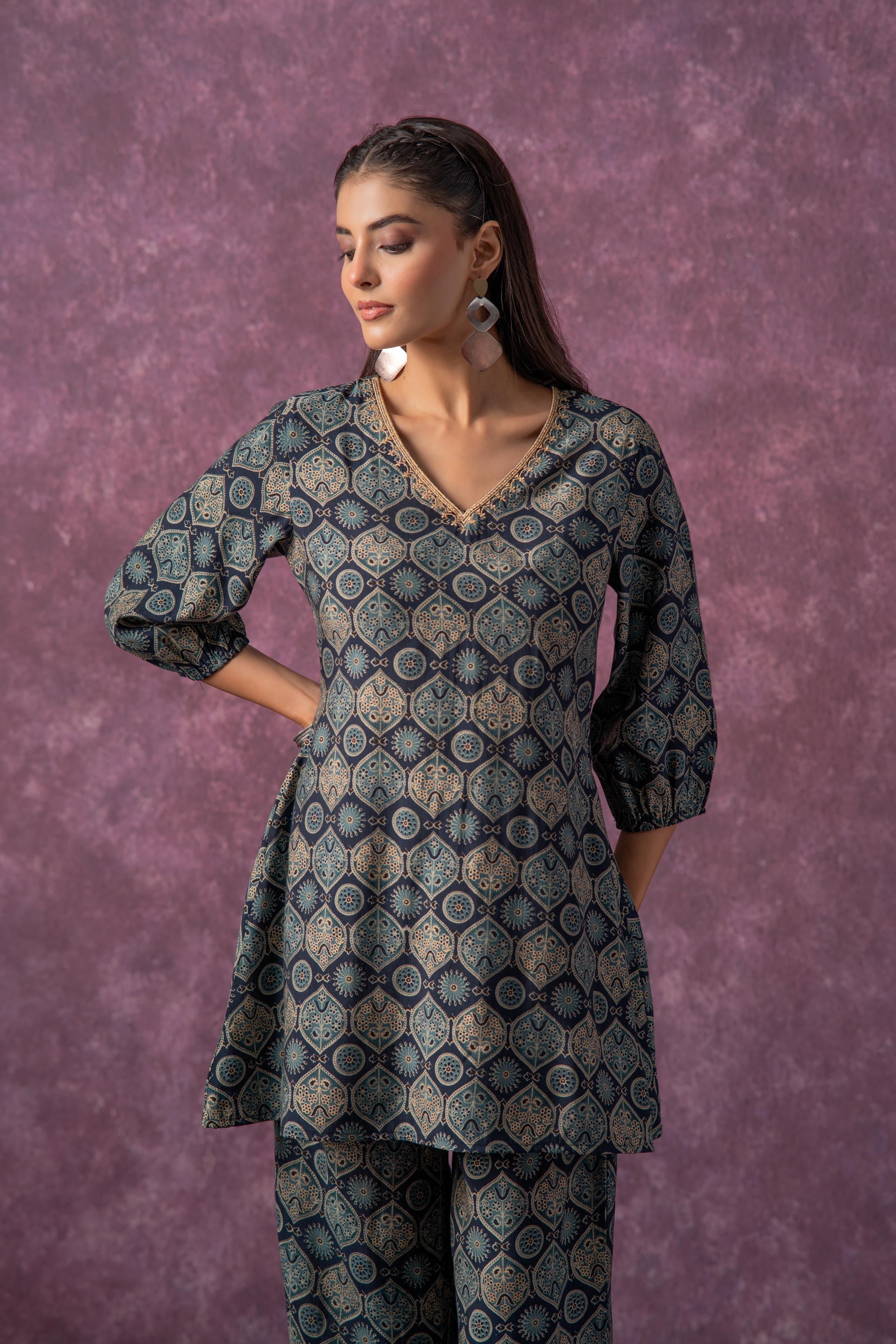 Women's Green & Black Cotton Kurta & Pants Co-ord Set with Ethnic Moti