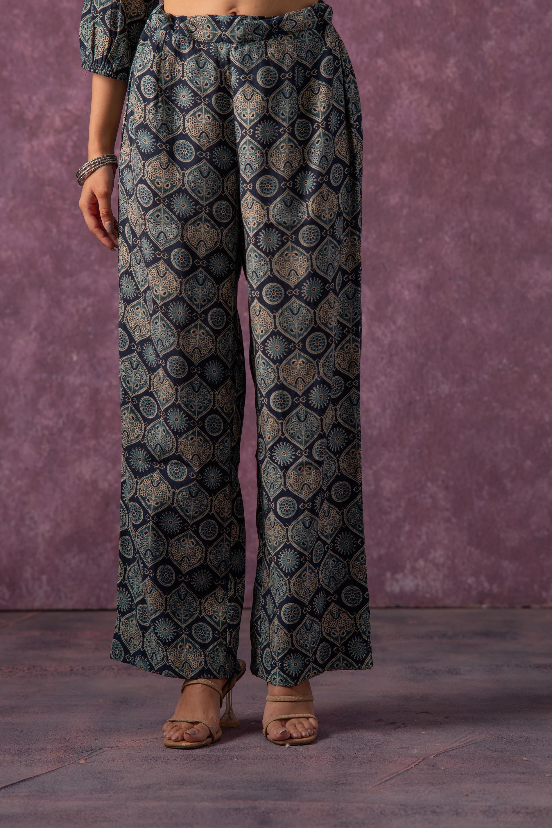 Women's Green & Black Cotton Kurta & Pants Co-ord Set with Ethnic Moti