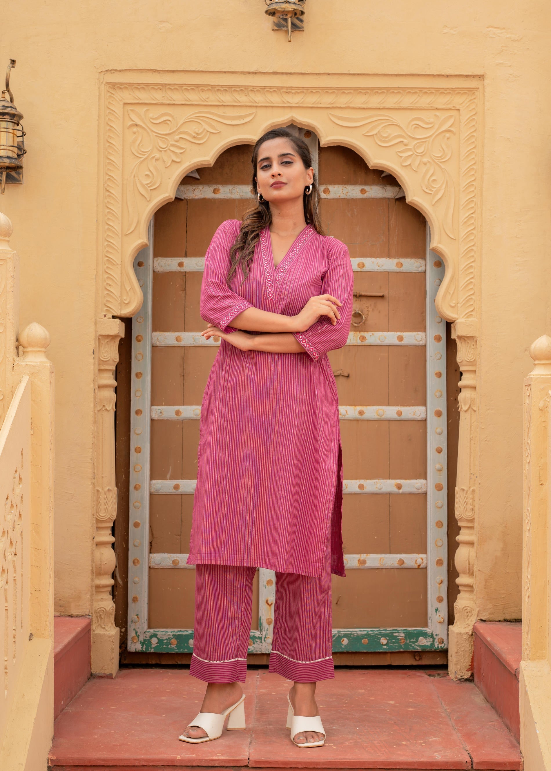 Women's Pink Striped Cotton Kurta & Pants Co-ord Set with Thread and M
