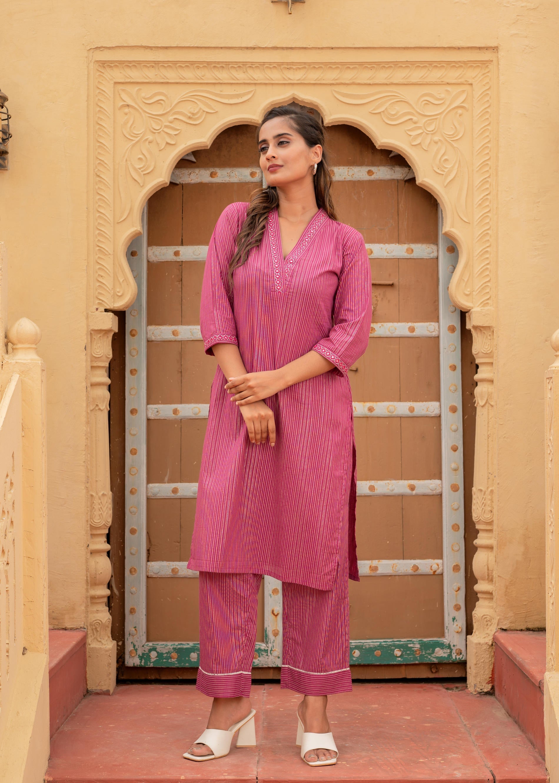 Women's Pink Striped Cotton Kurta & Pants Co-ord Set with Thread and M