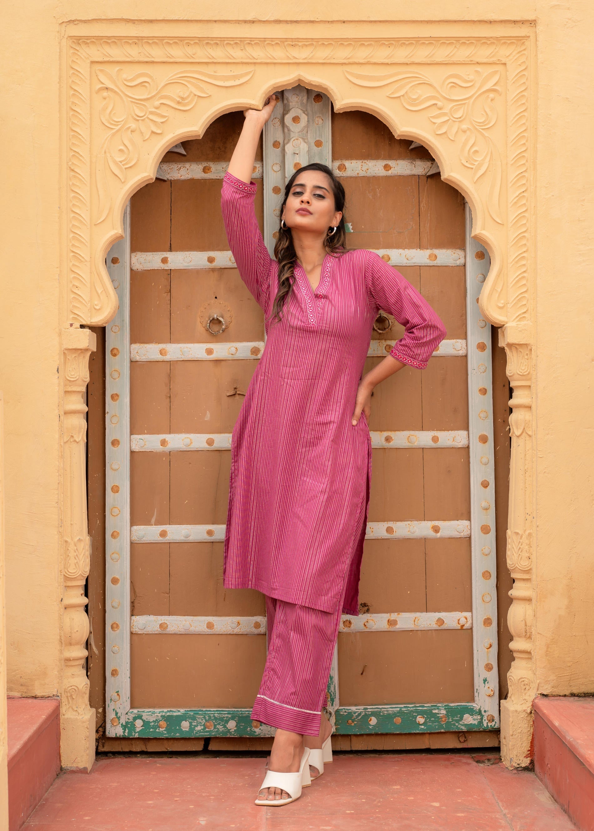 Women's Pink Striped Cotton Kurta & Pants Co-ord Set with Thread and M