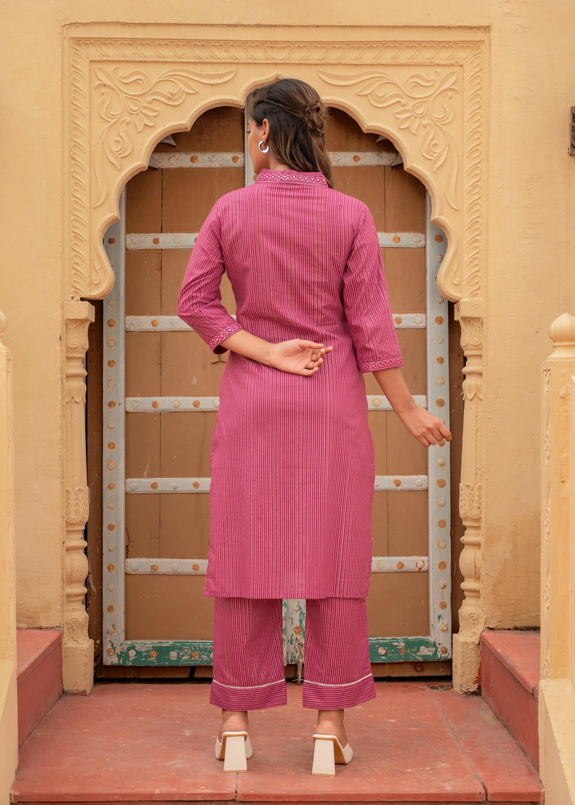 Women's Pink Striped Cotton Kurta & Pants Co-ord Set with Thread and M