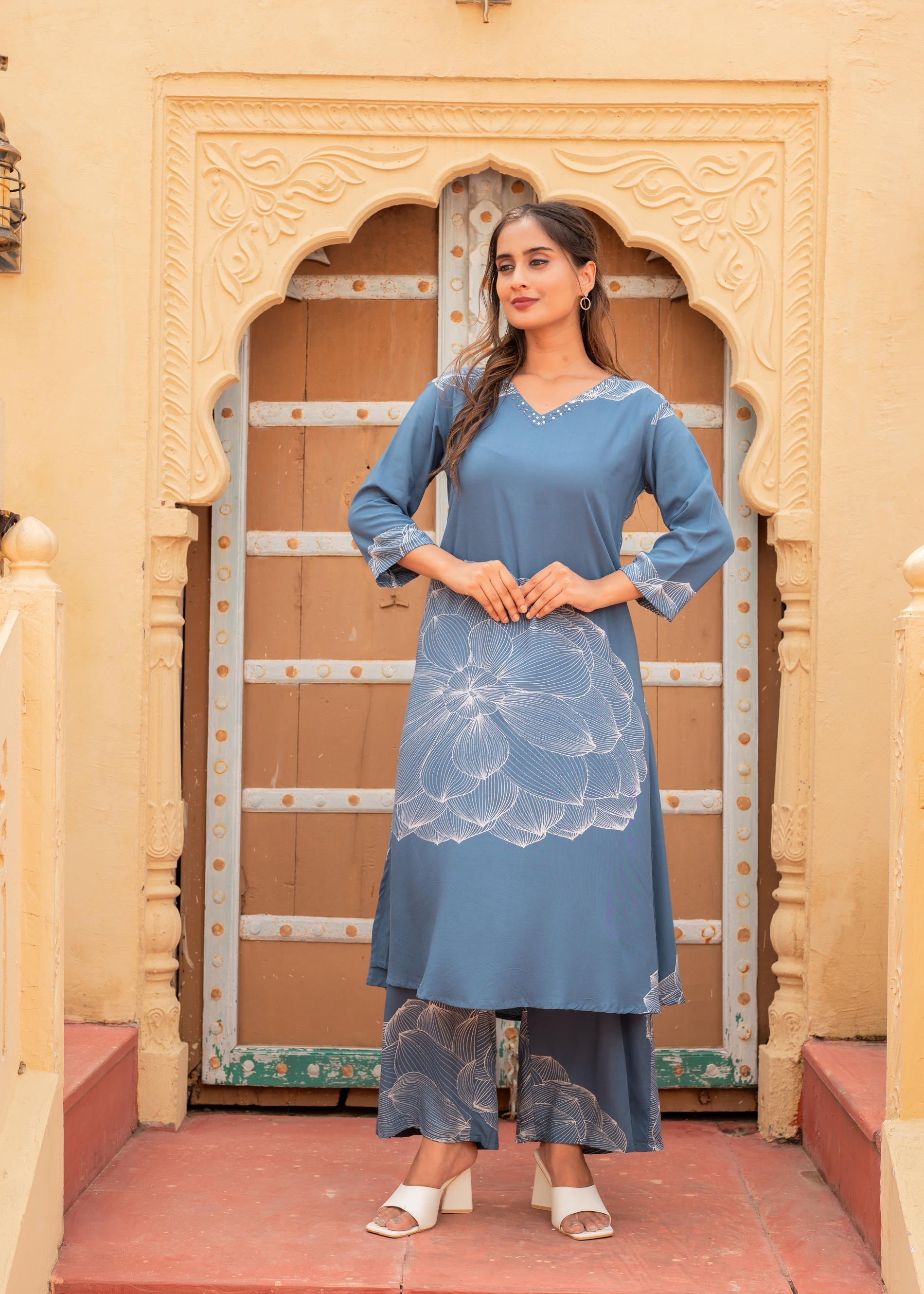 Women's Printed Blue Viscose Kurta With Pant | DesiQlo