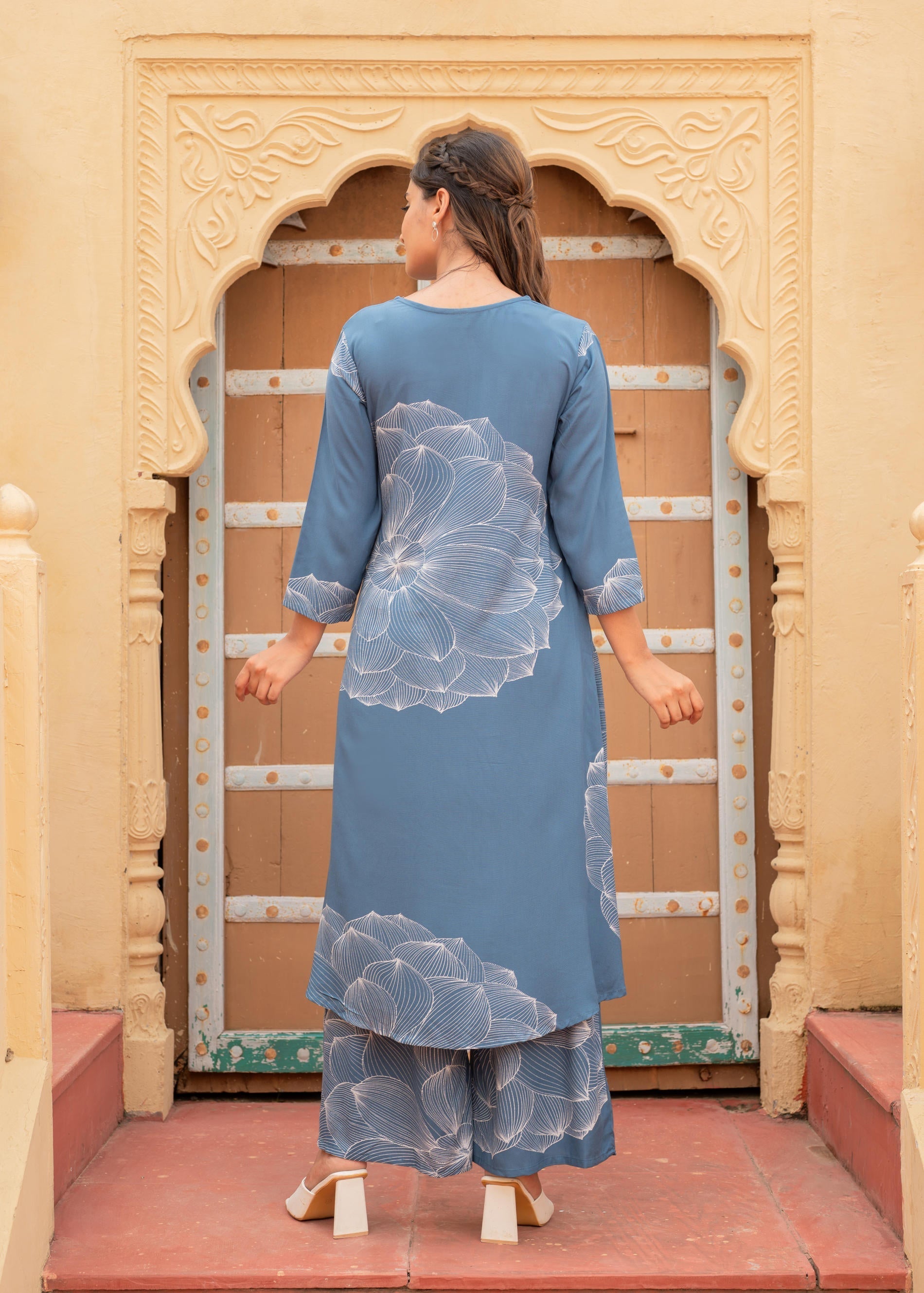 Women's Printed Blue Viscose Kurta With Pant | DesiQlo