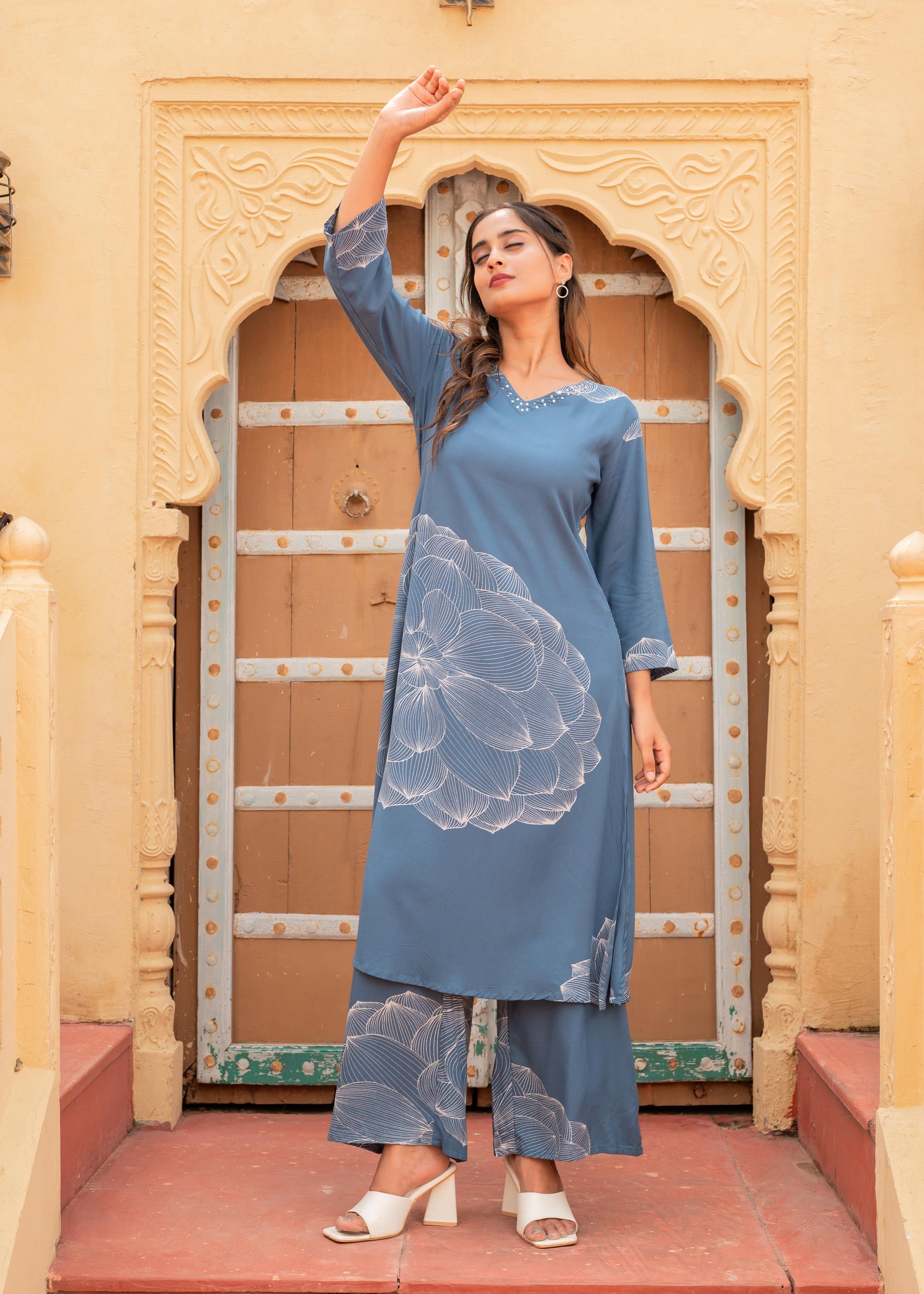 Women's Printed Blue Viscose Kurta With Pant | DesiQlo