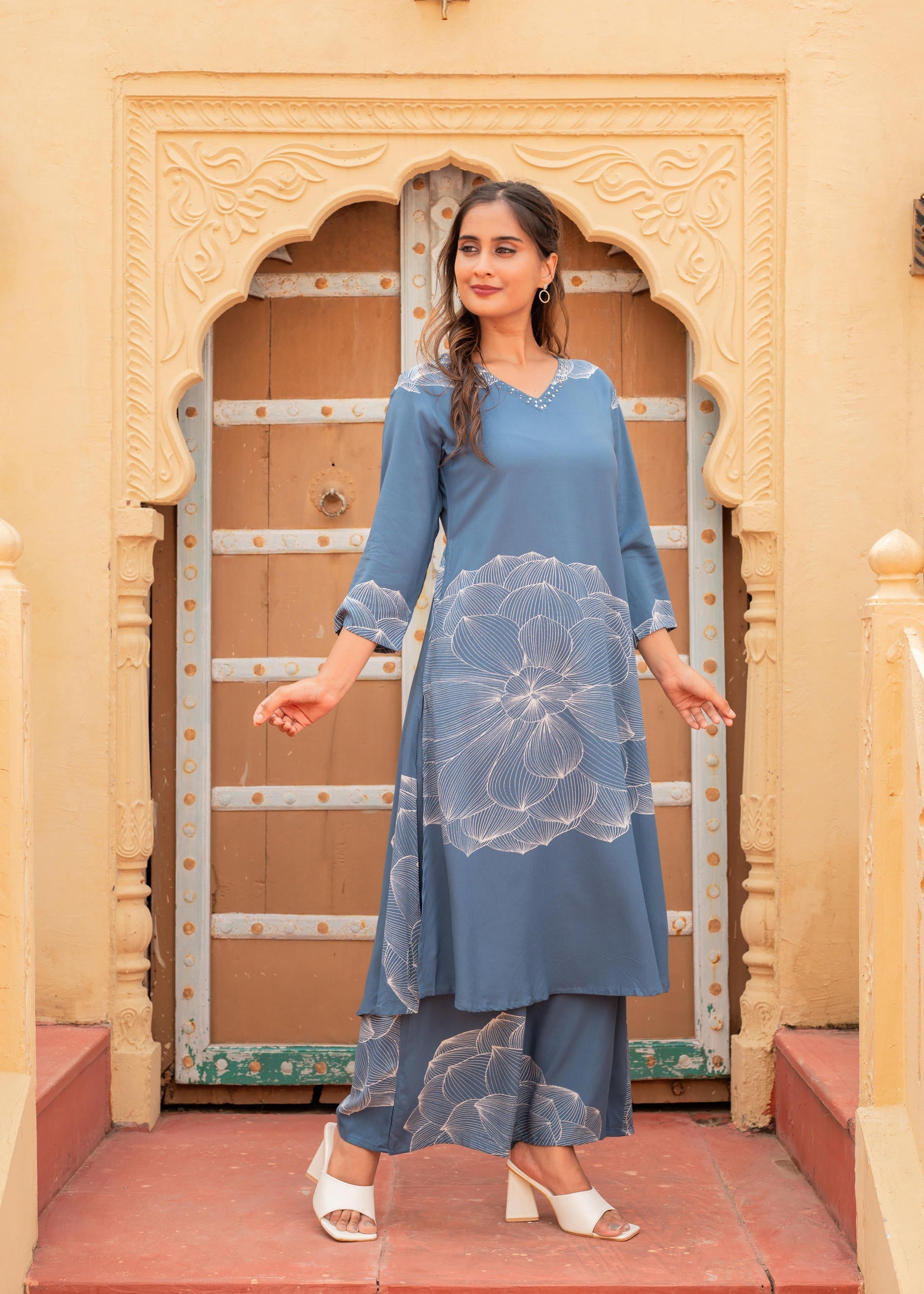 Women's Printed Blue Viscose Kurta With Pant | DesiQlo