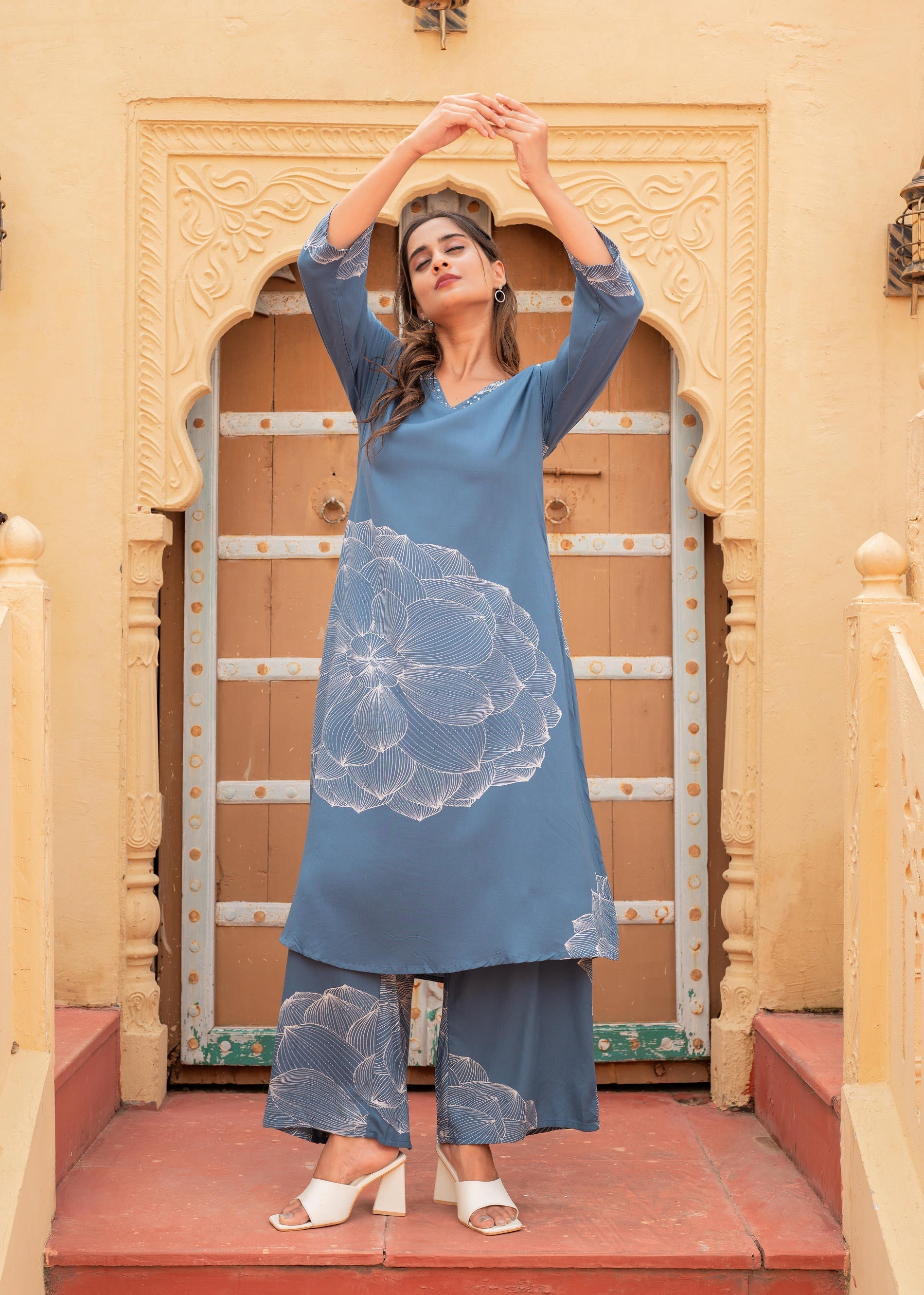 Women's Printed Blue Viscose Kurta With Pant | DesiQlo