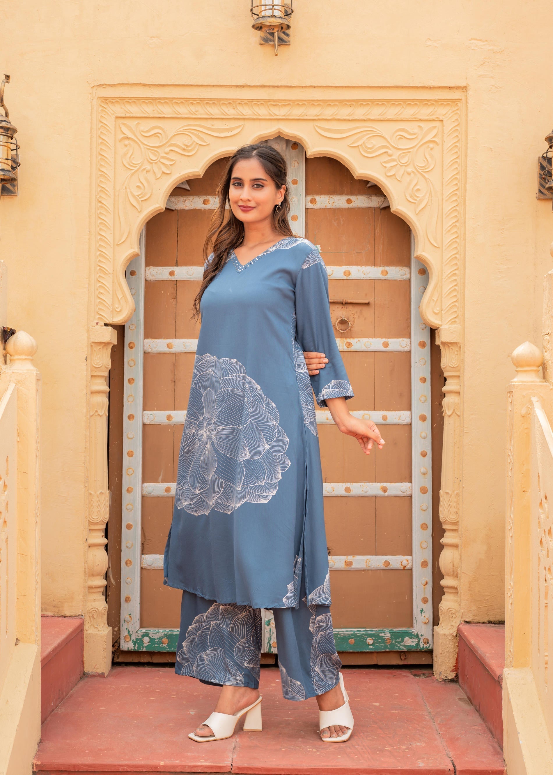 Women's Printed Blue Viscose Kurta With Pant | DesiQlo